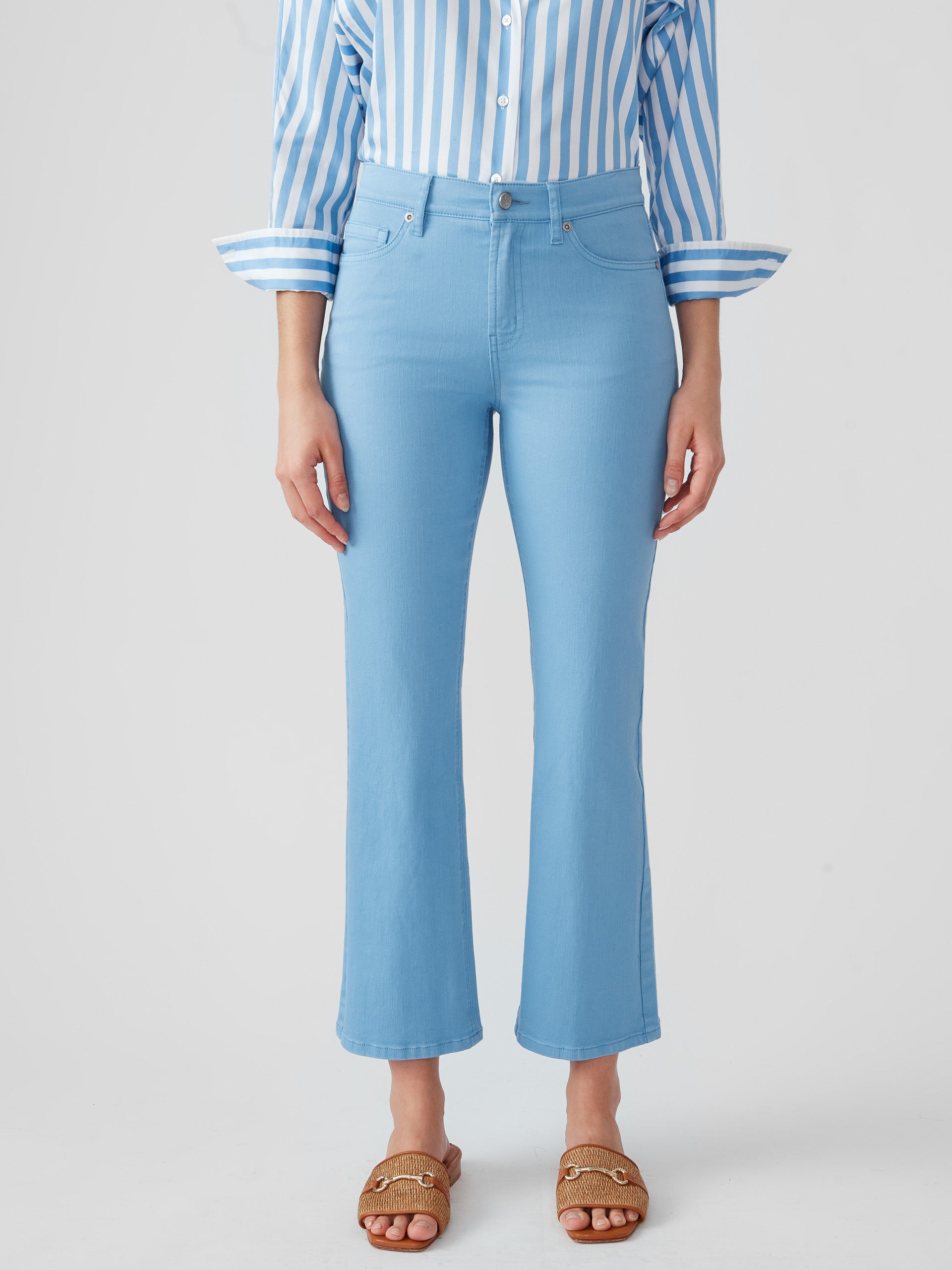 J.McLaughlin Dakota pants in chambray made with cotton. 