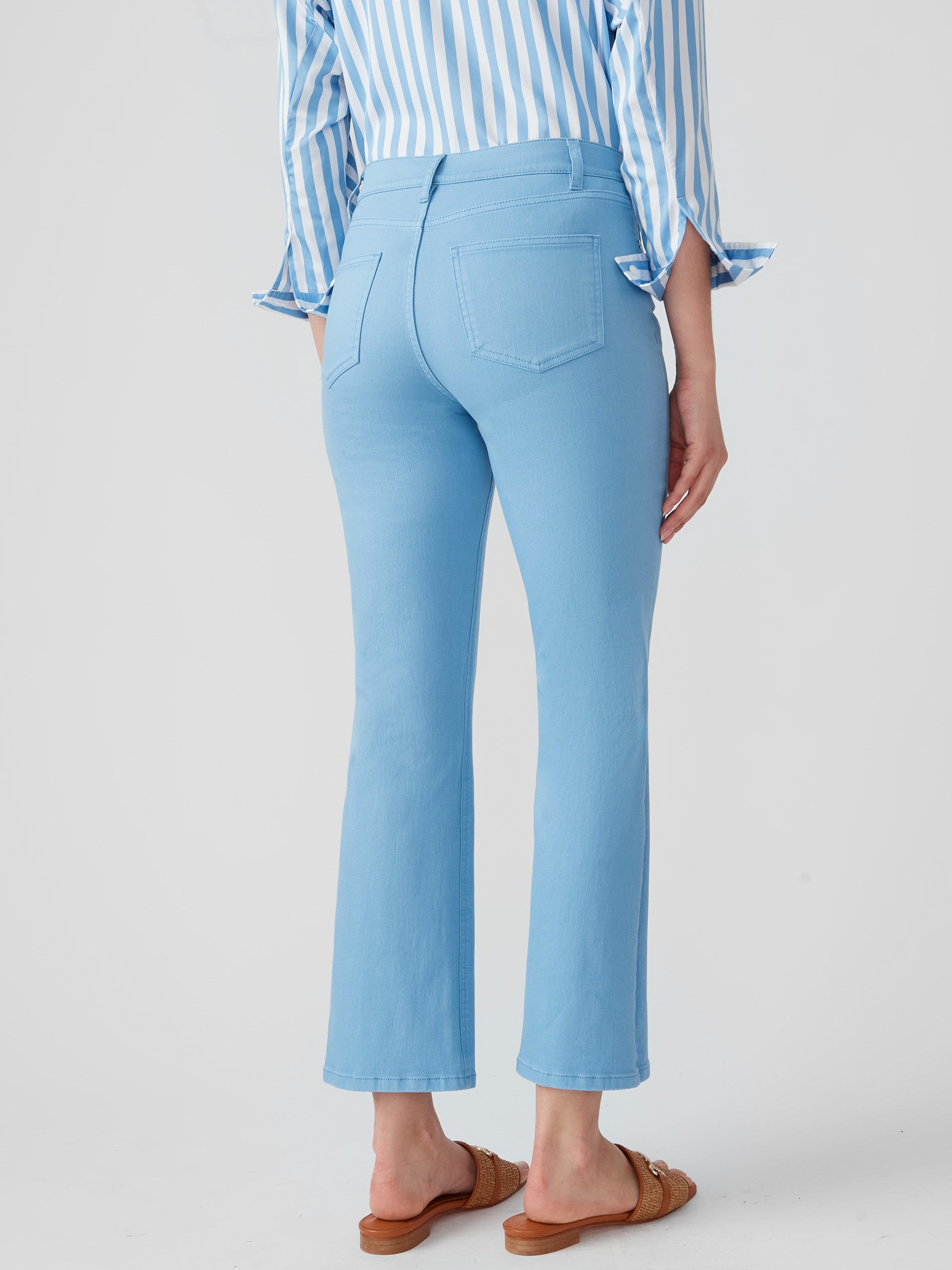J.McLaughlin Dakota pants in chambray made with cotton. 