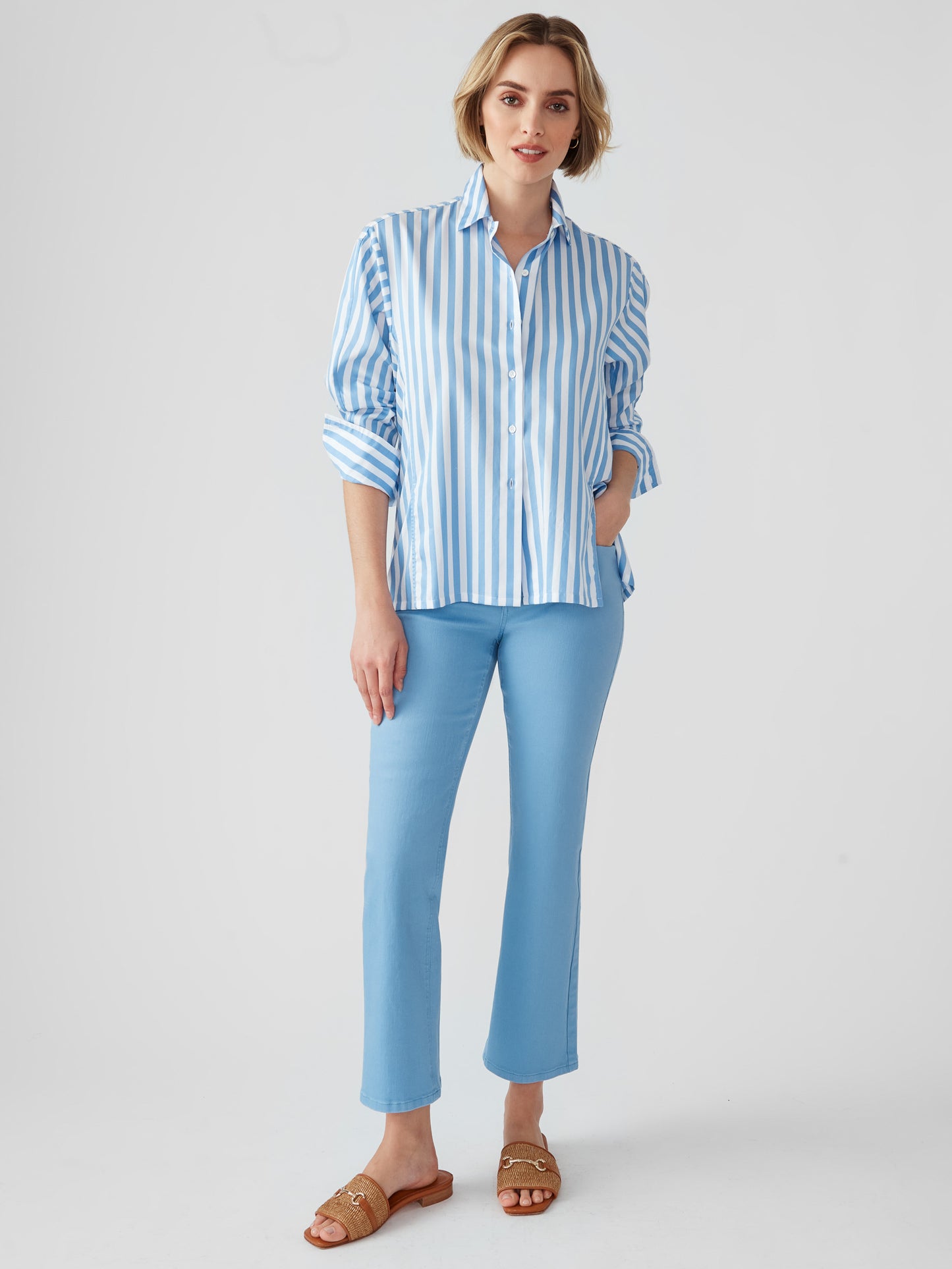 J.McLaughlin Dakota pants in chambray made with cotton. 