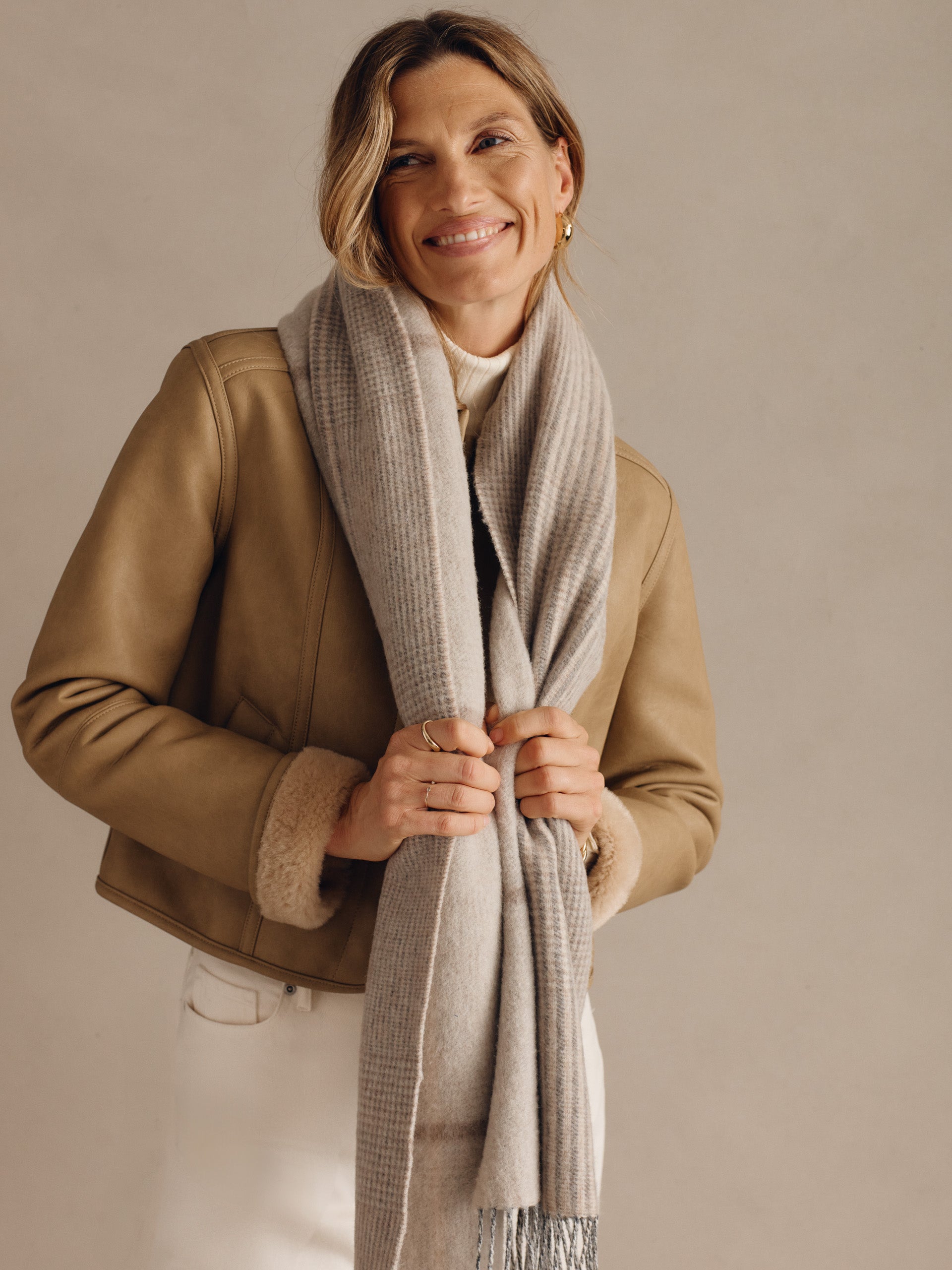 J.McLaughlin Marica scarf in light brown made with wool.