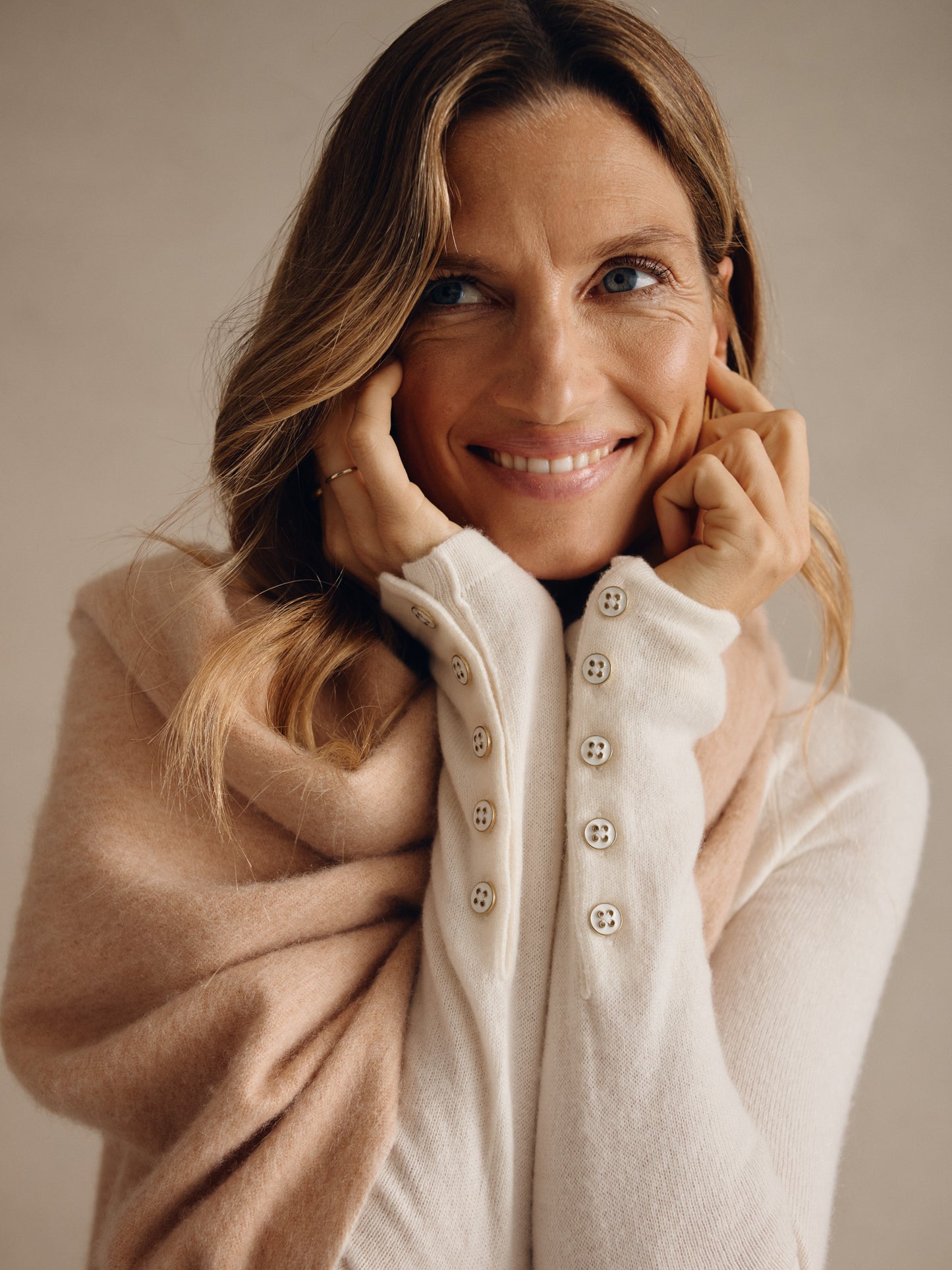 J.McLaughlin Jamey sweater in ivory made with cashmere. 