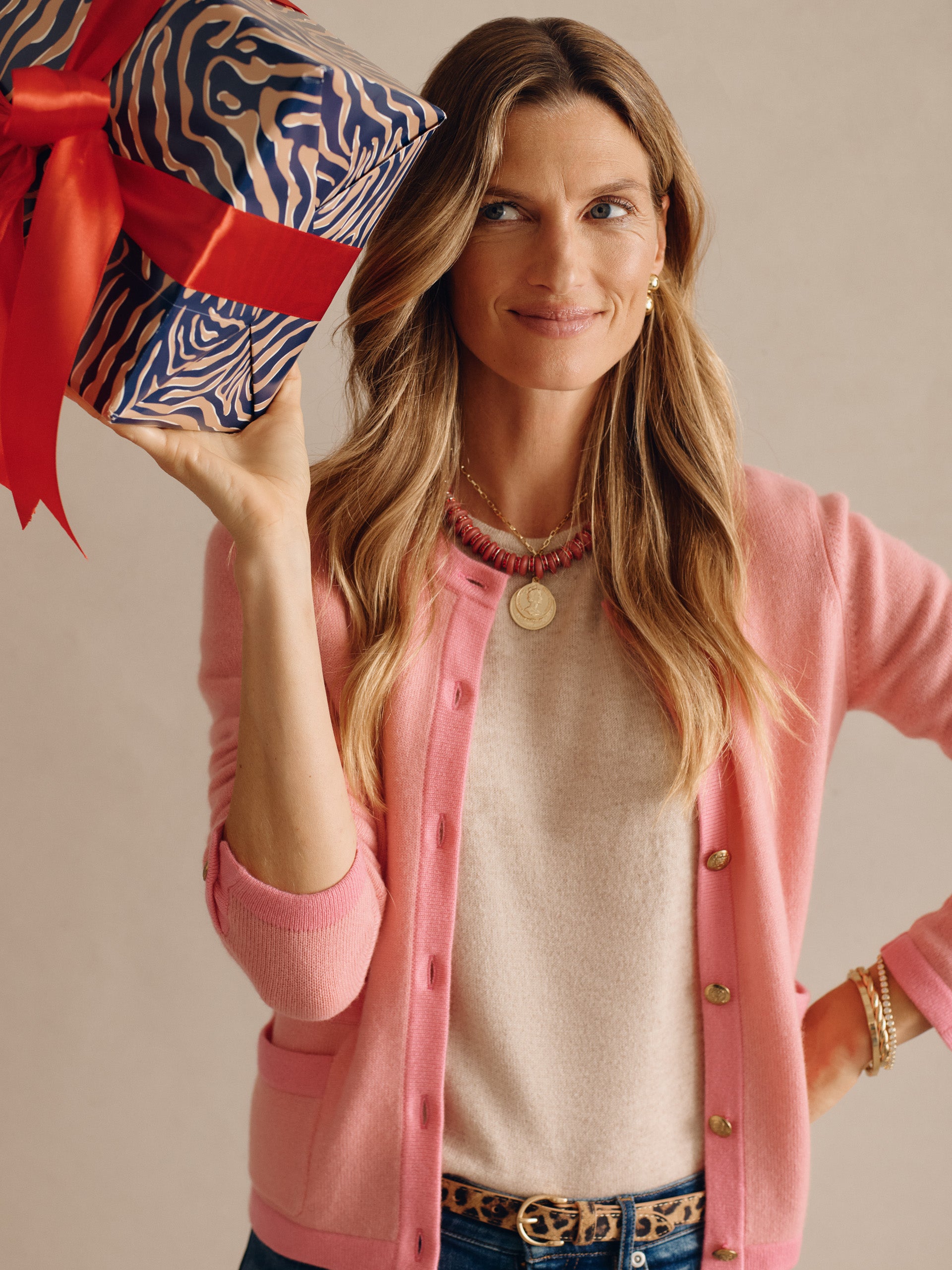 J.McLaughlin Ainsley sweater in pink/light pink made with cashmere.