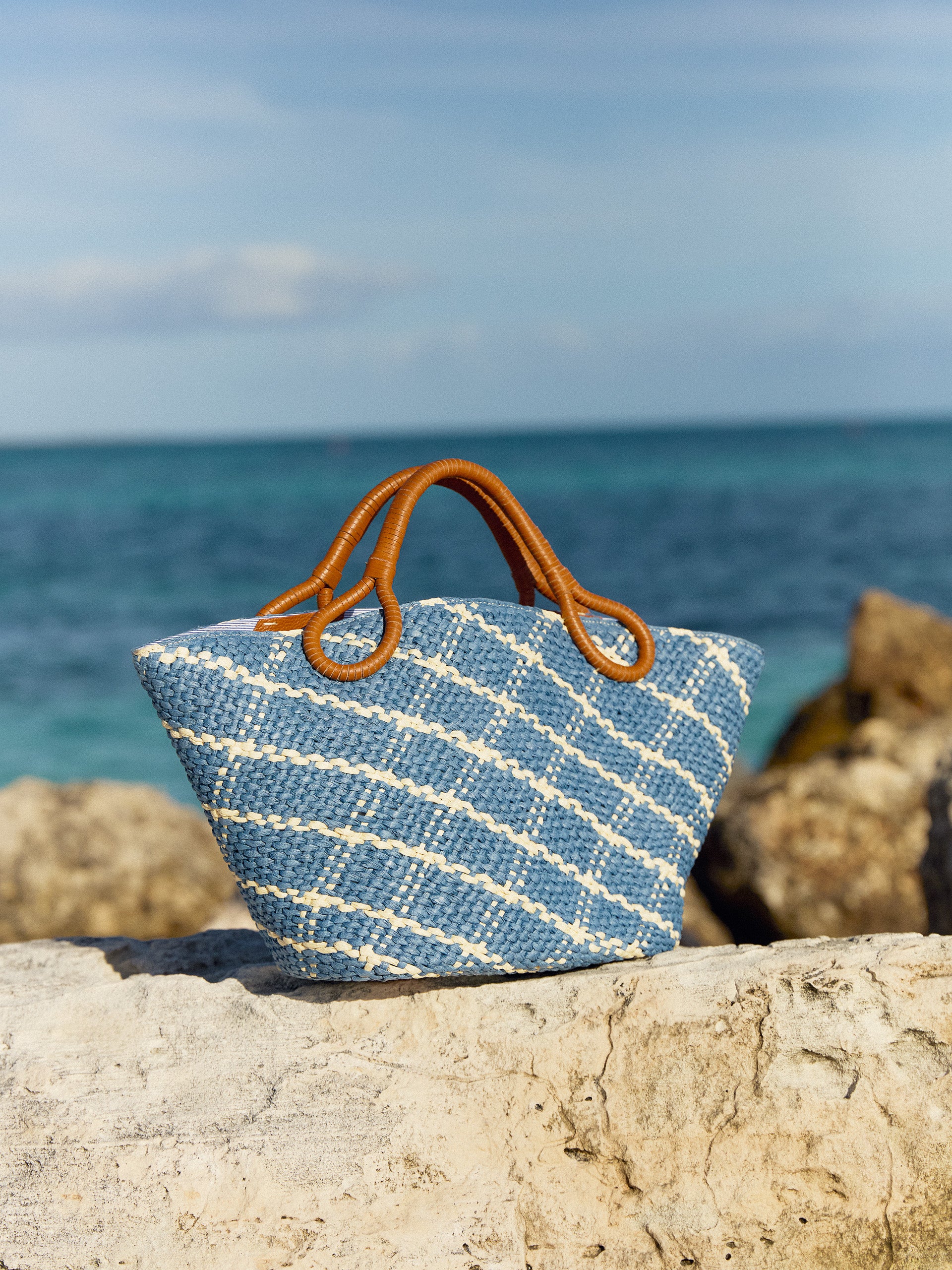 J.McLaughlin Georgica tote in blue/white made with raffia.