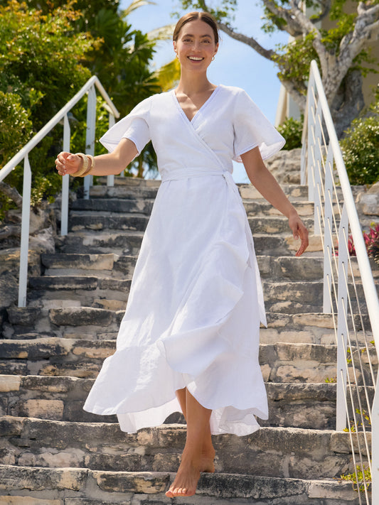 J.McLaughlin model wears Aurora Linen Dress in White made with Linen.