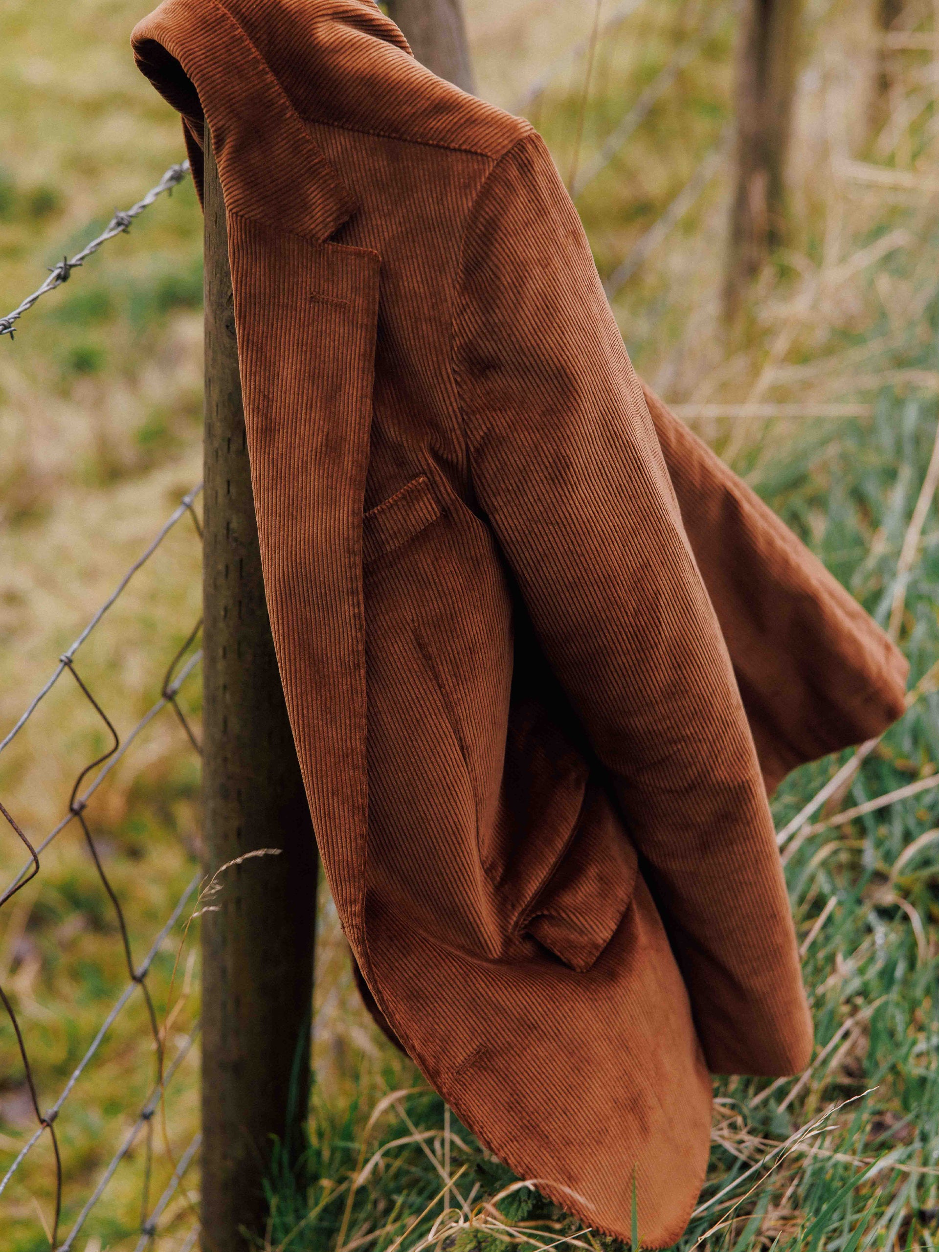 Model wearing J.McLaughlin Suffolk blazer in tan made with cotton corduroy.