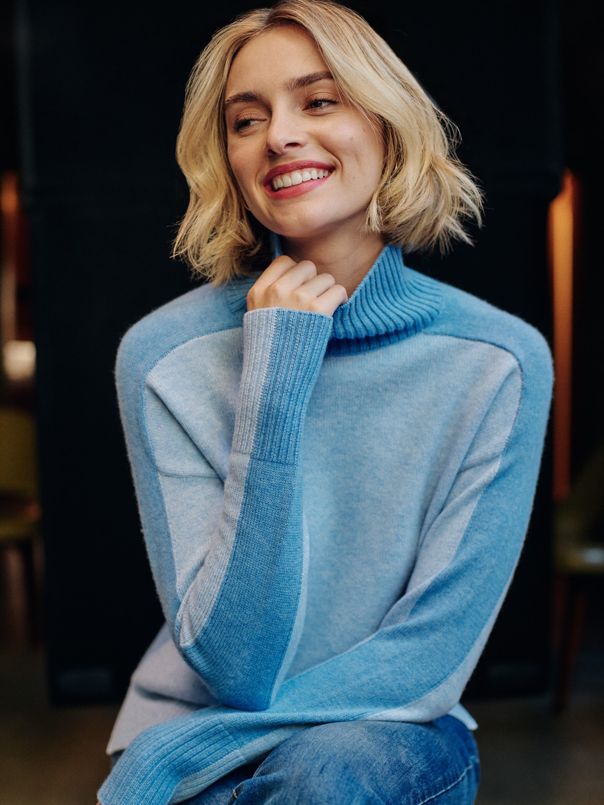 Model wearing J.McLaughlin Dina turtleneck in blue tonal made with cashmere.