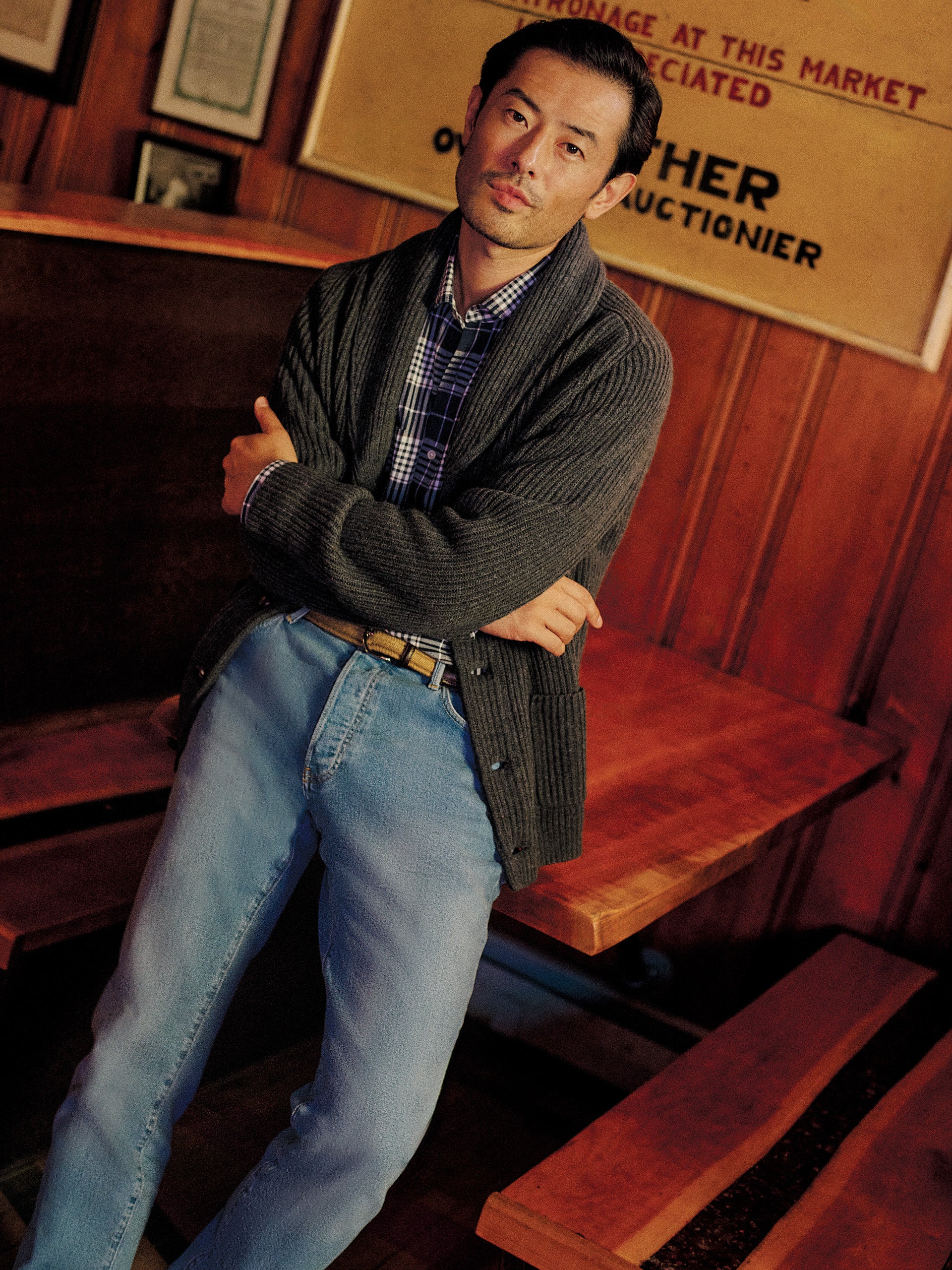 Model wearing J.McLaughlin Roy sweater in charcoal made with lambswool.