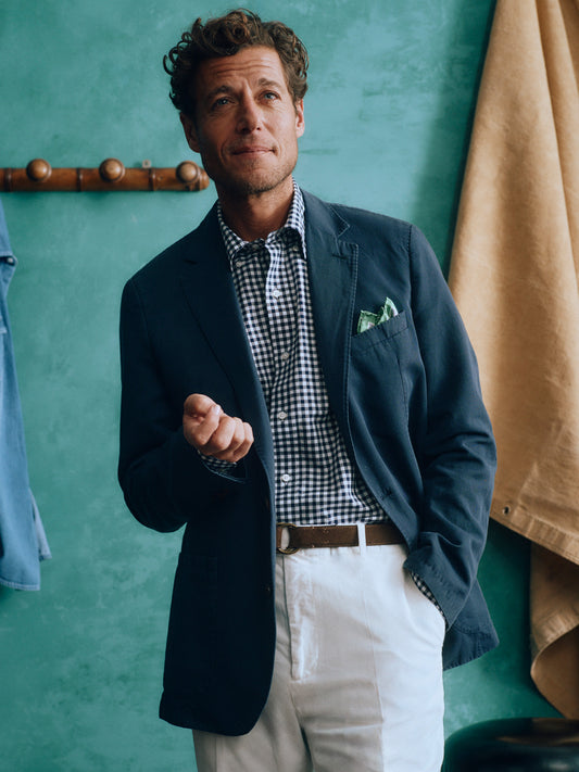 J.McLaughlin Lisbon sport coat in navy made with linen and cotton.