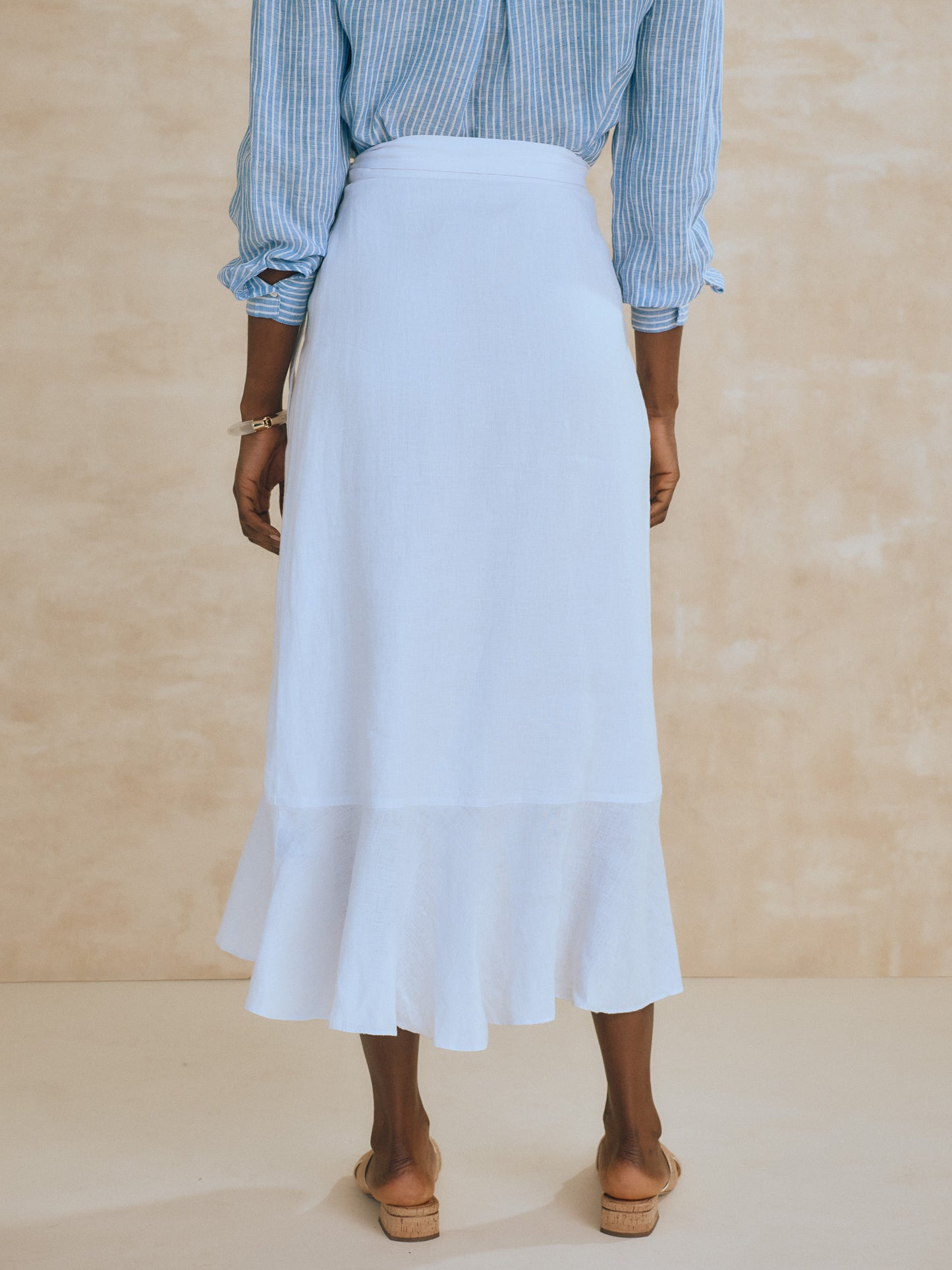 J.McLaughlin Zia skirt in white made with linen. 