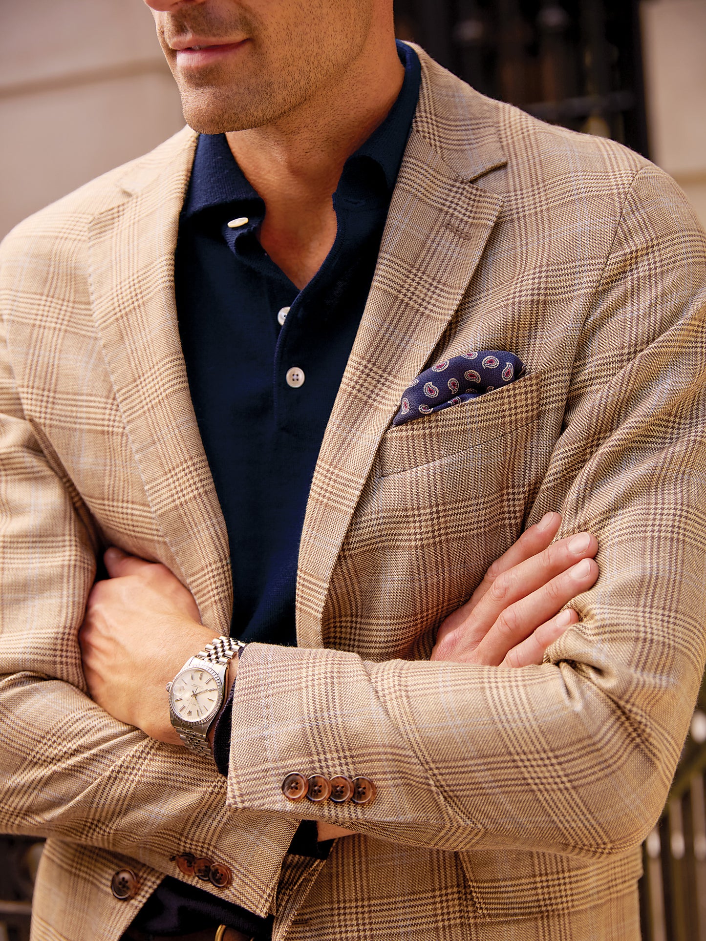 Model wearing J.McLaughlin McCown blazer in tan/brown/blue made with wool and linen.