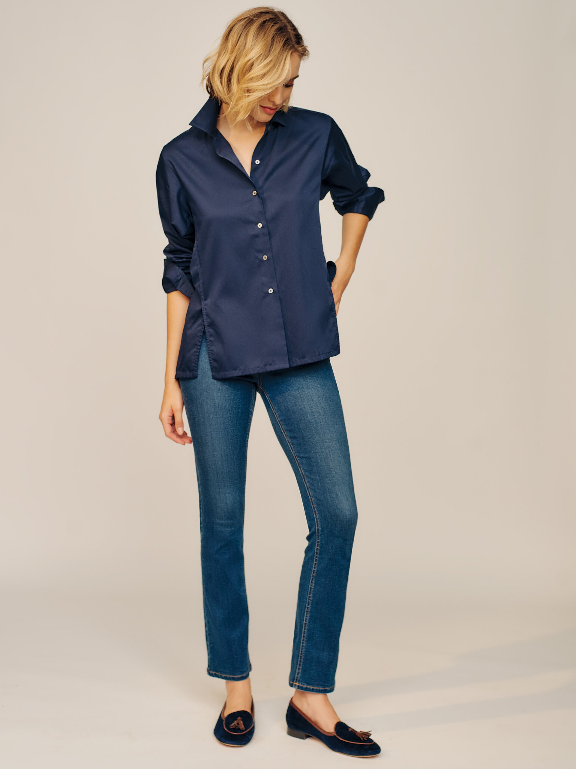 J.McLaughlin Alexis shirt in navy made with cotton.