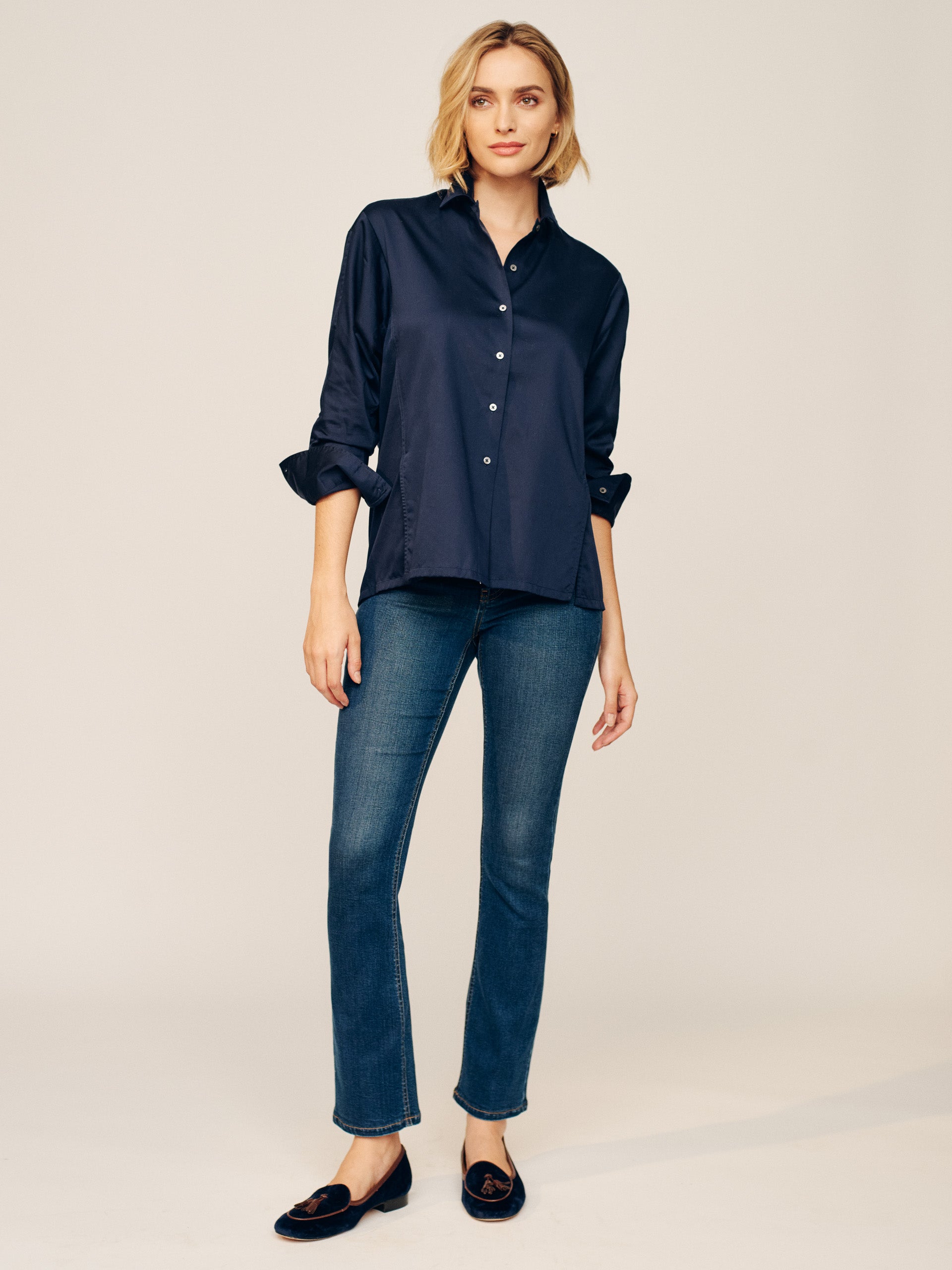 J.McLaughlin Alexis shirt in navy made with cotton.