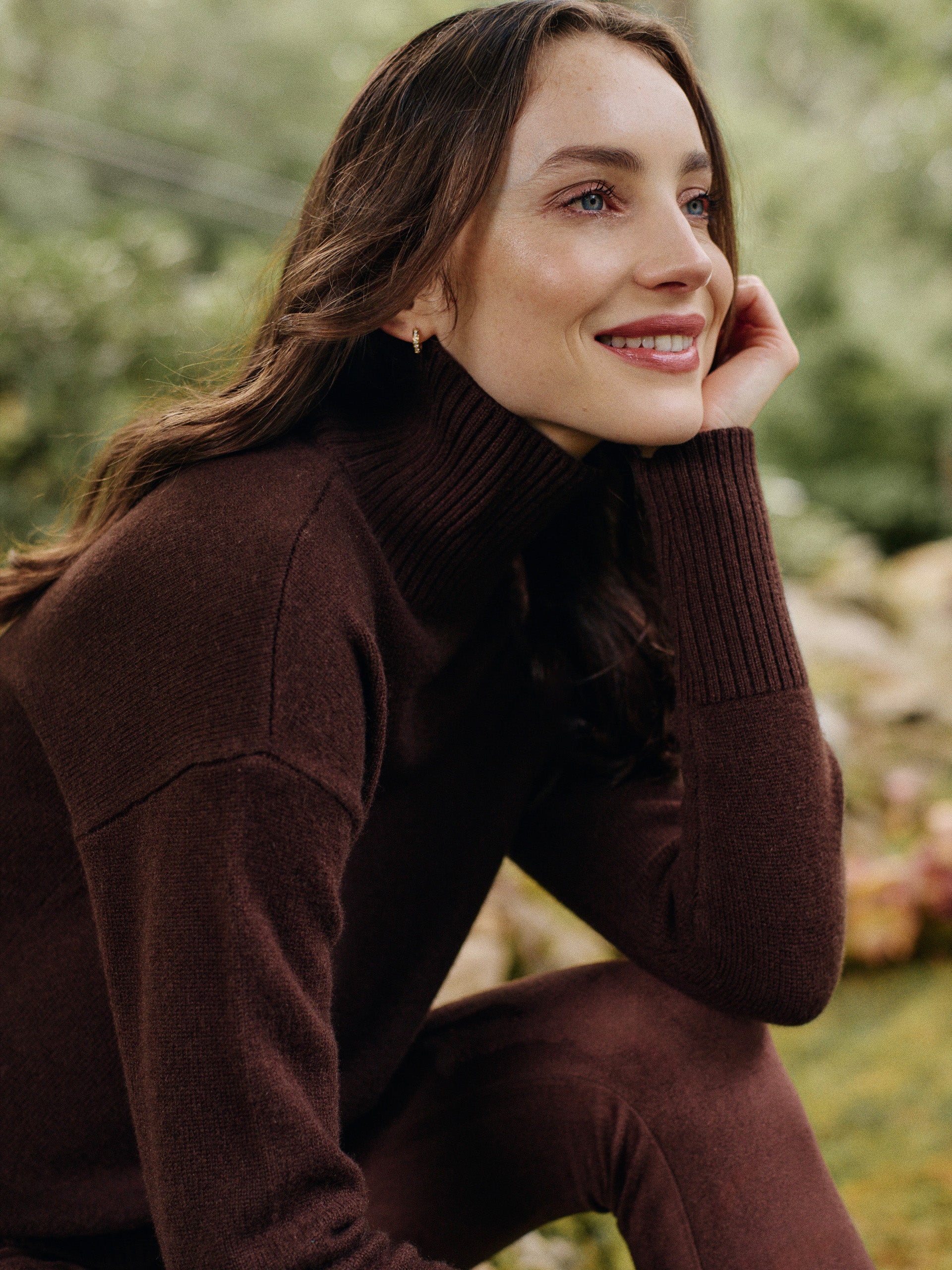 Model wearing J.McLaughlin Dina turtleneck in chocolate brown made with cashmere.