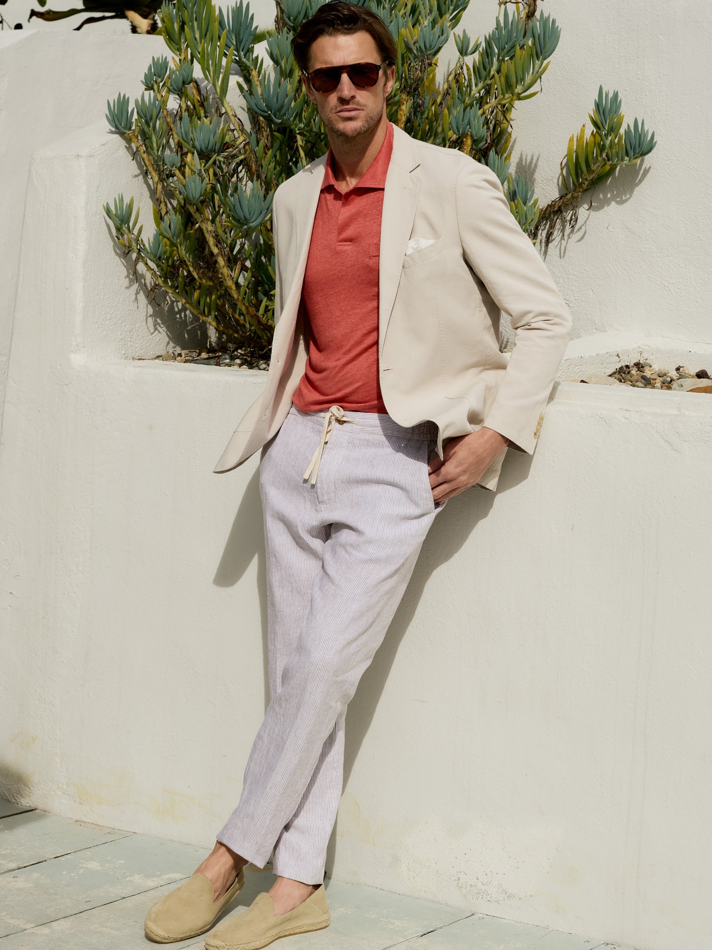 J.McLaughlin RIva linen polo in nantucket red made with linen.