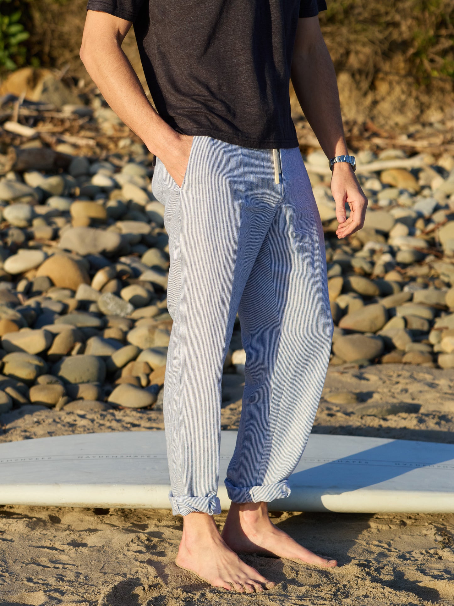 Model wearing J.McLaughlin Callistair pants in white/navy made with linen.
