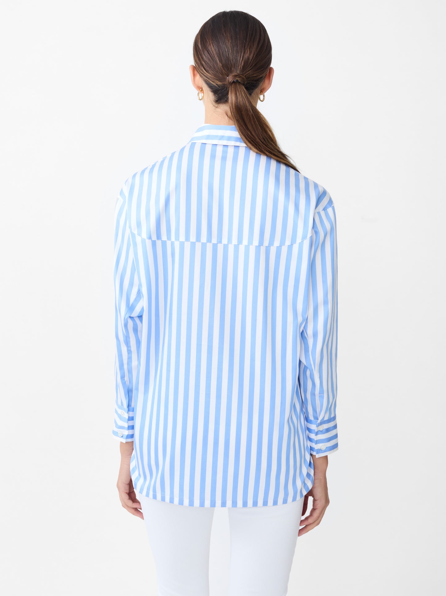 J.McLaughlin Alexis shirt in blue/white made with cotton.