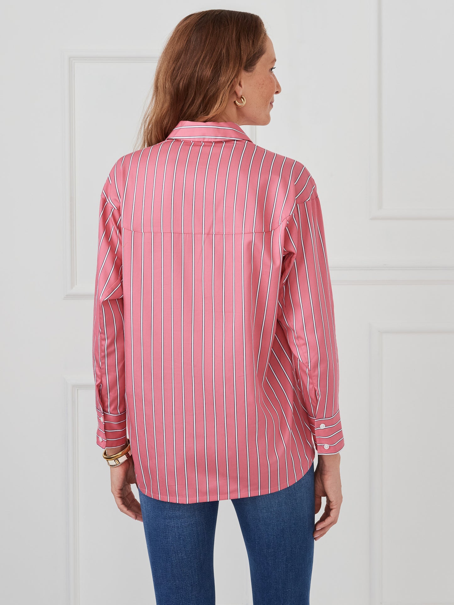 J.McLaughlin Alexis shirt in coral/white made with cotton sateen. 