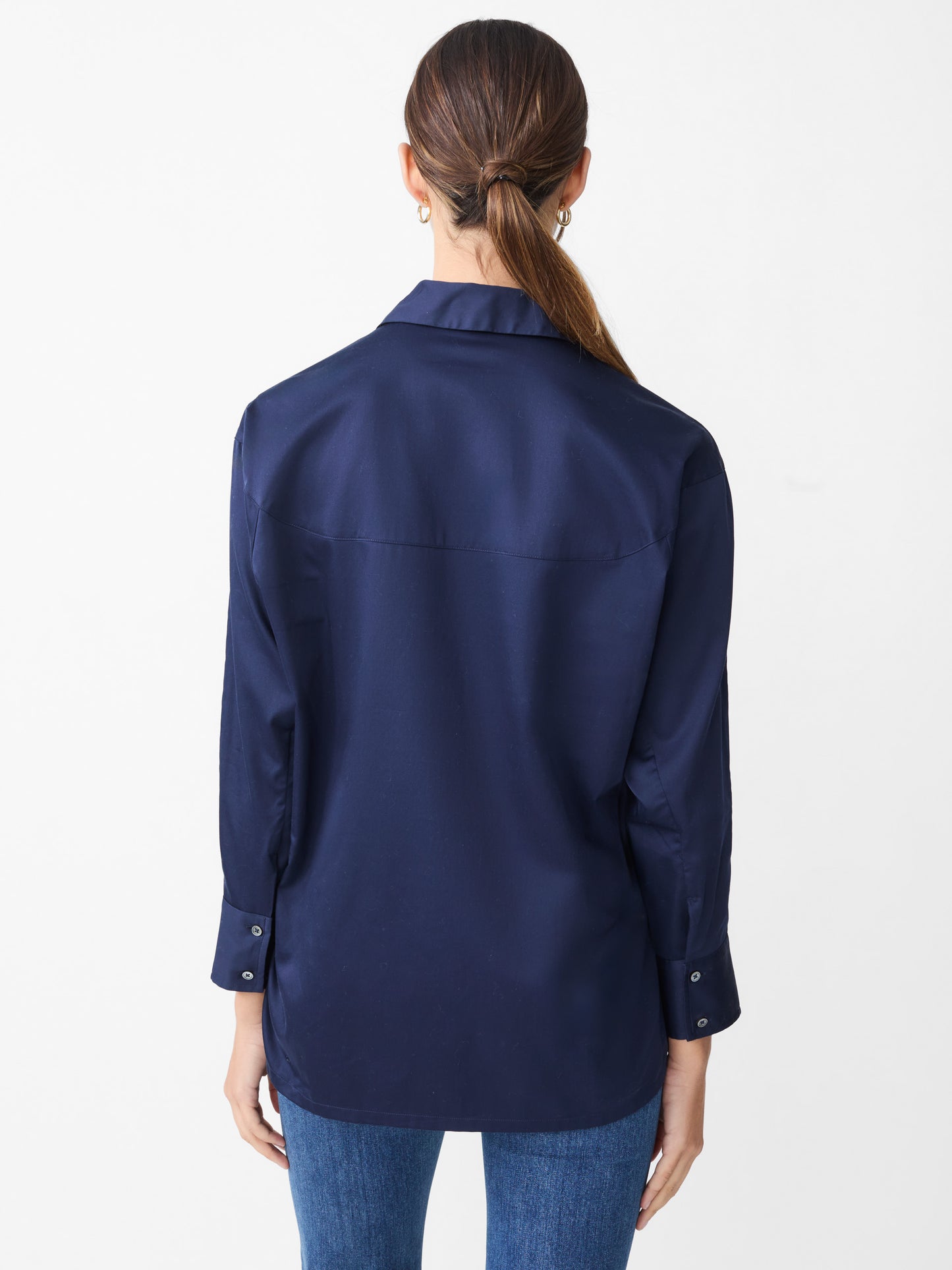 J.McLaughlin Alexis shirt in navy made with cotton.