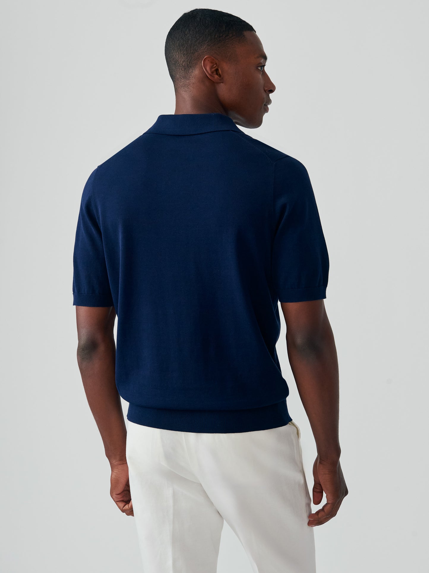 J.McLaughlin Amalfi shirt in navy made with cotton. 