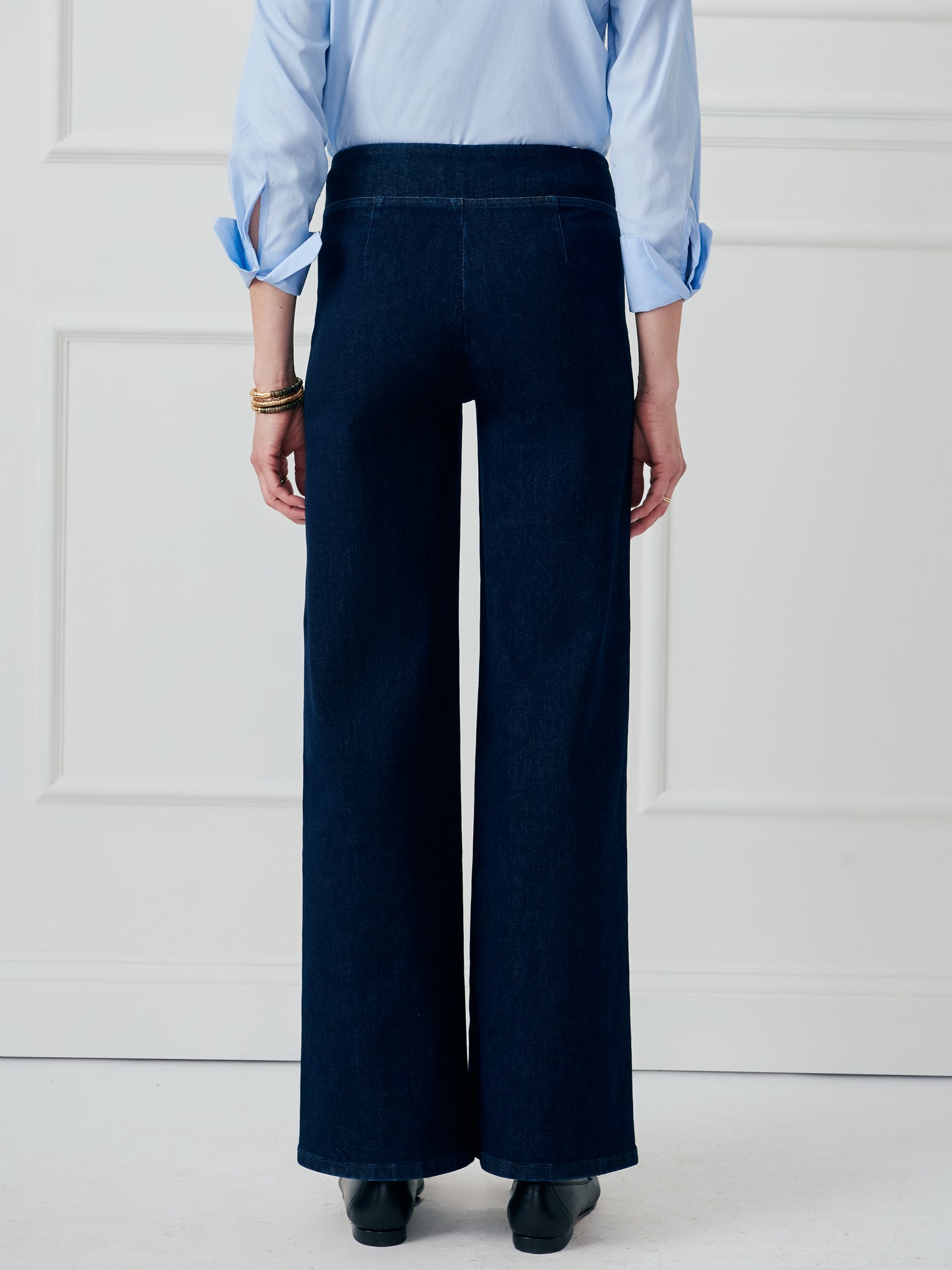 J.McLaughlin Anderson jeans in dark denim made with cotton. 