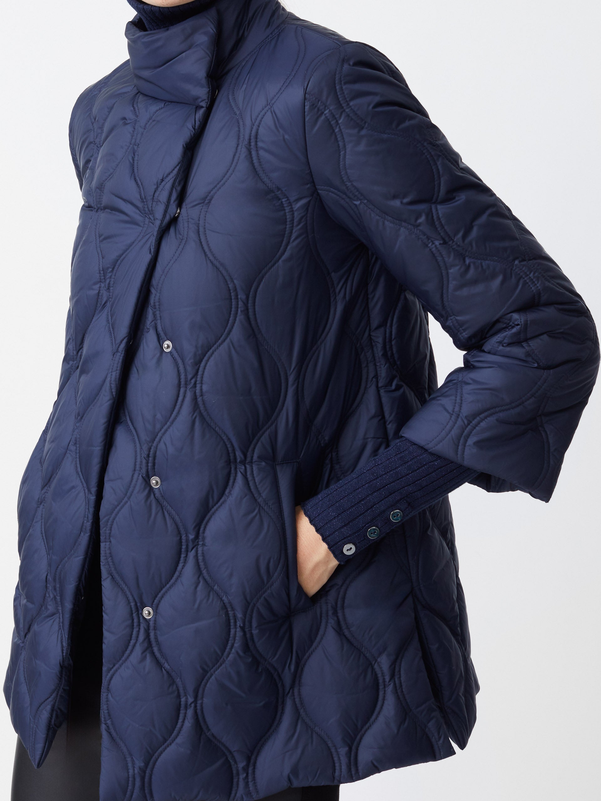 Model wearing J.McLaughlin Key puffer jacket in dark navy made with polyester.