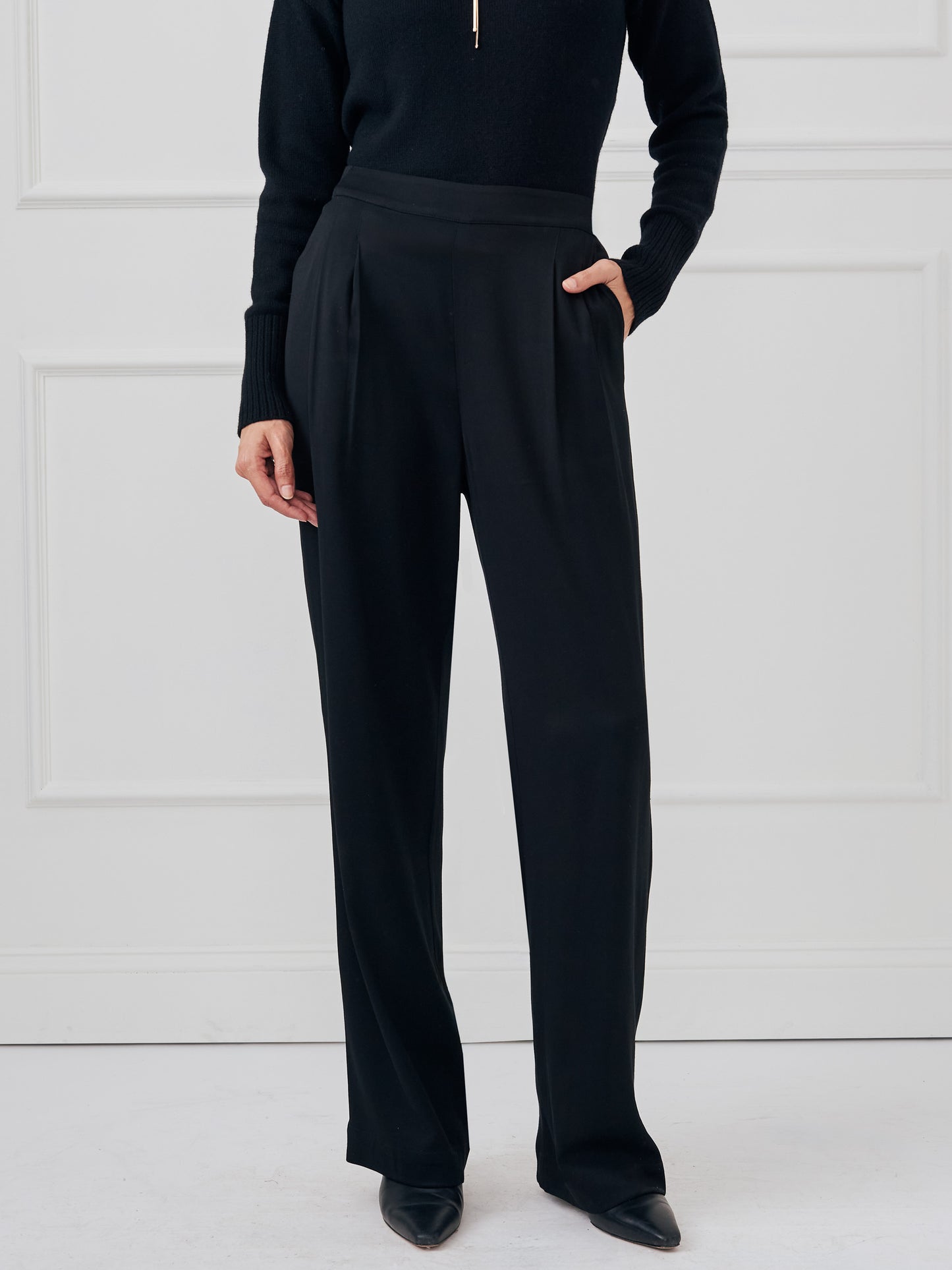 J.McLaughlin Asa pants in black made with acetate/rayon. 