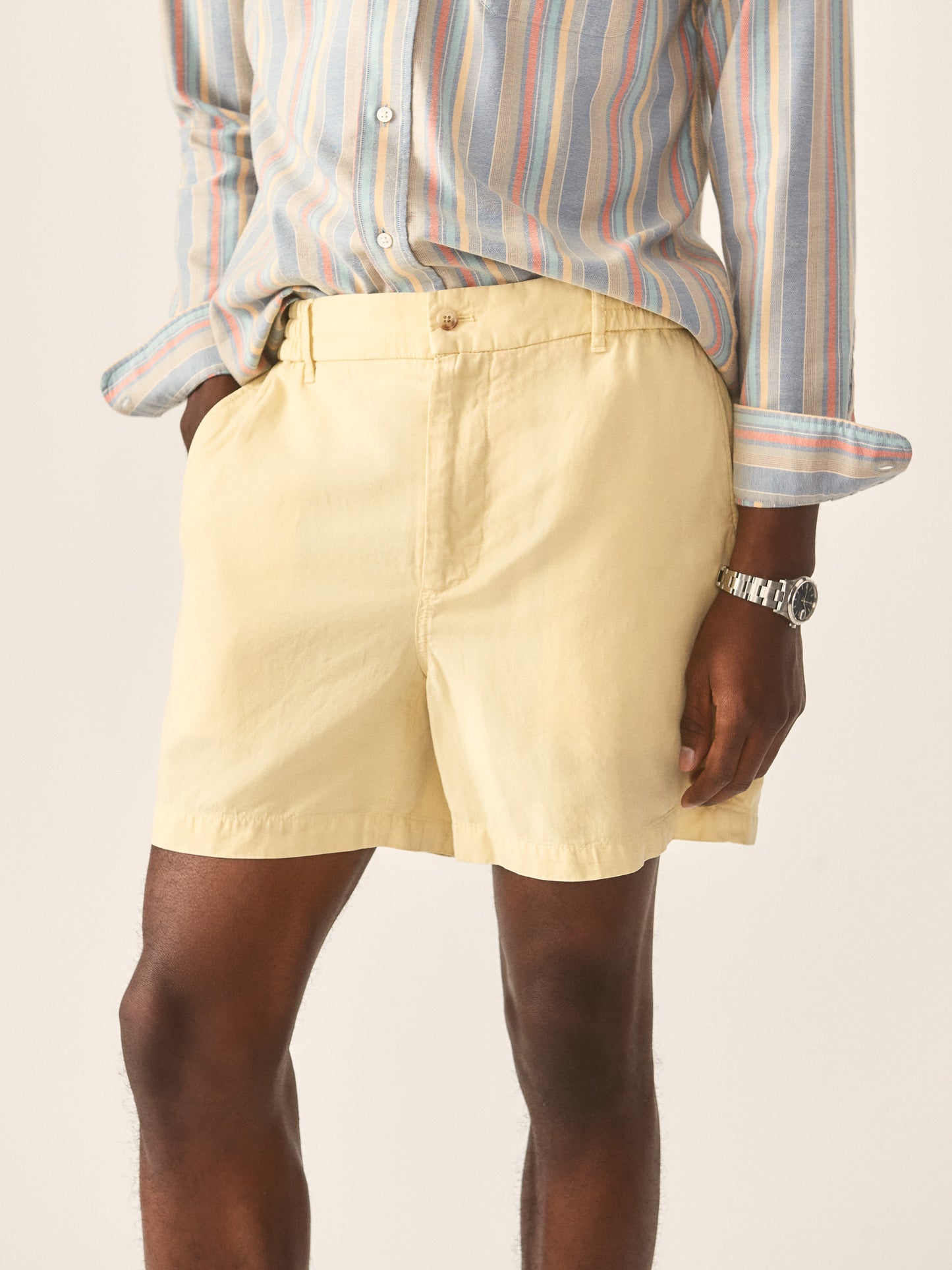 J.McLaughlin Bay shorts in light yellow made with cotton/linen.
