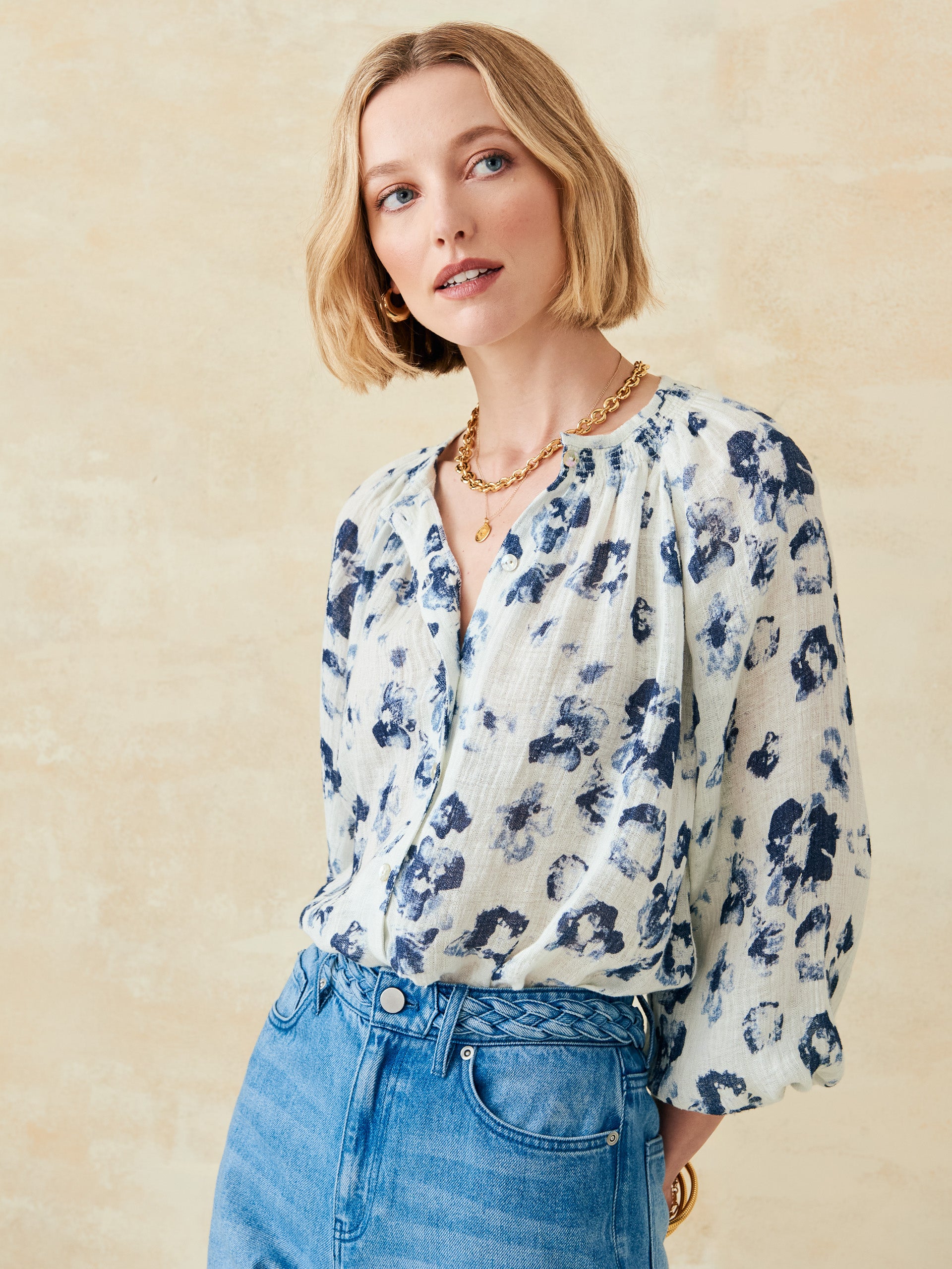 J.McLaughlin Constance top in white/blue made with linen. 
