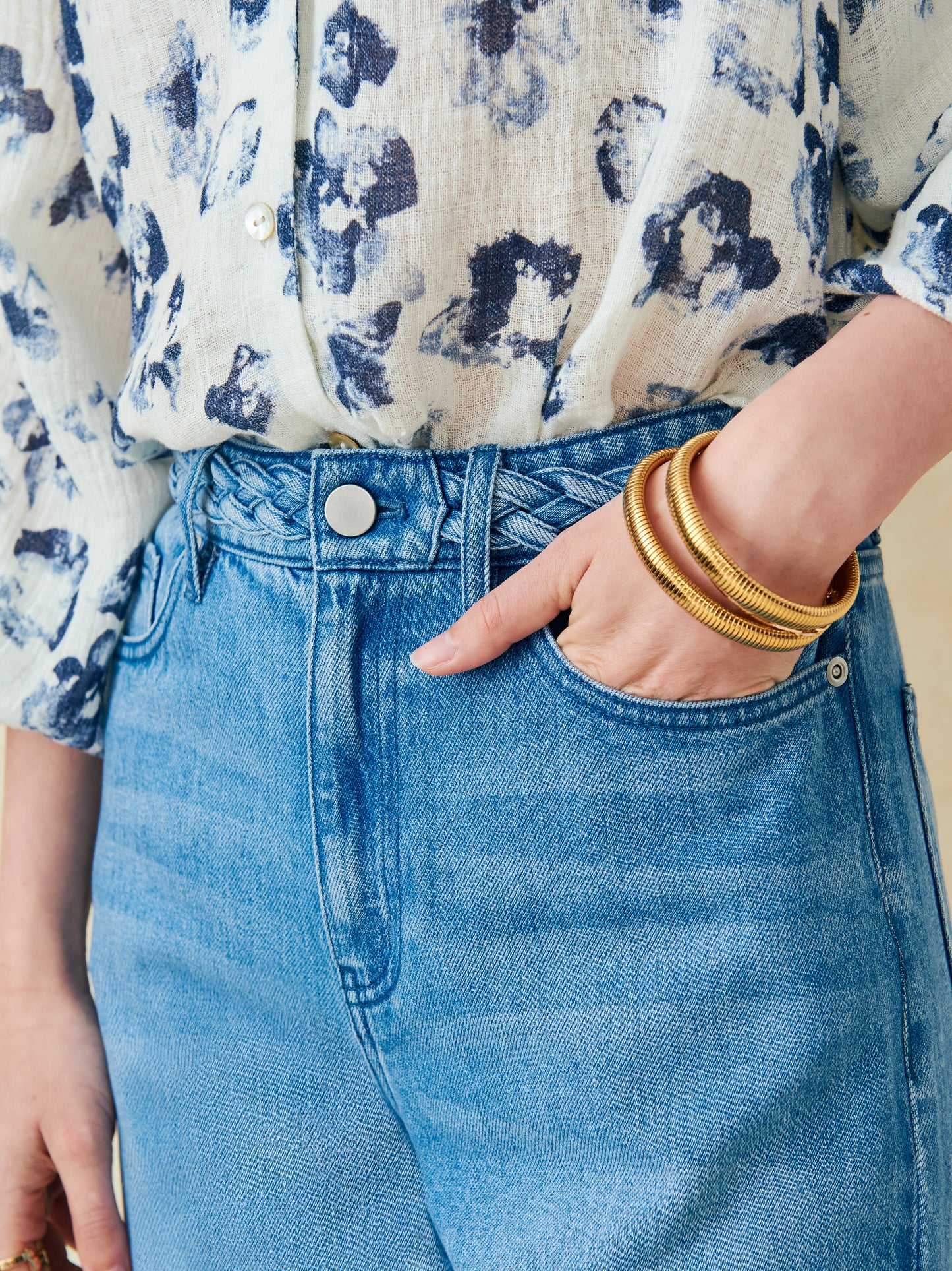 J.McLaughlin Beckett jeans in denim made with cotton. 