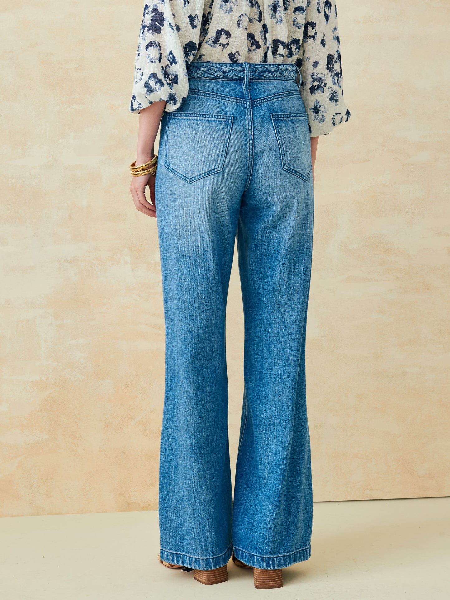 J.McLaughlin Beckett jeans in denim made with cotton. 