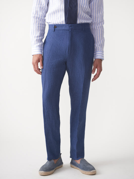 Model wearing J.McLaughlin Oxford pants in heather navy made with linen.