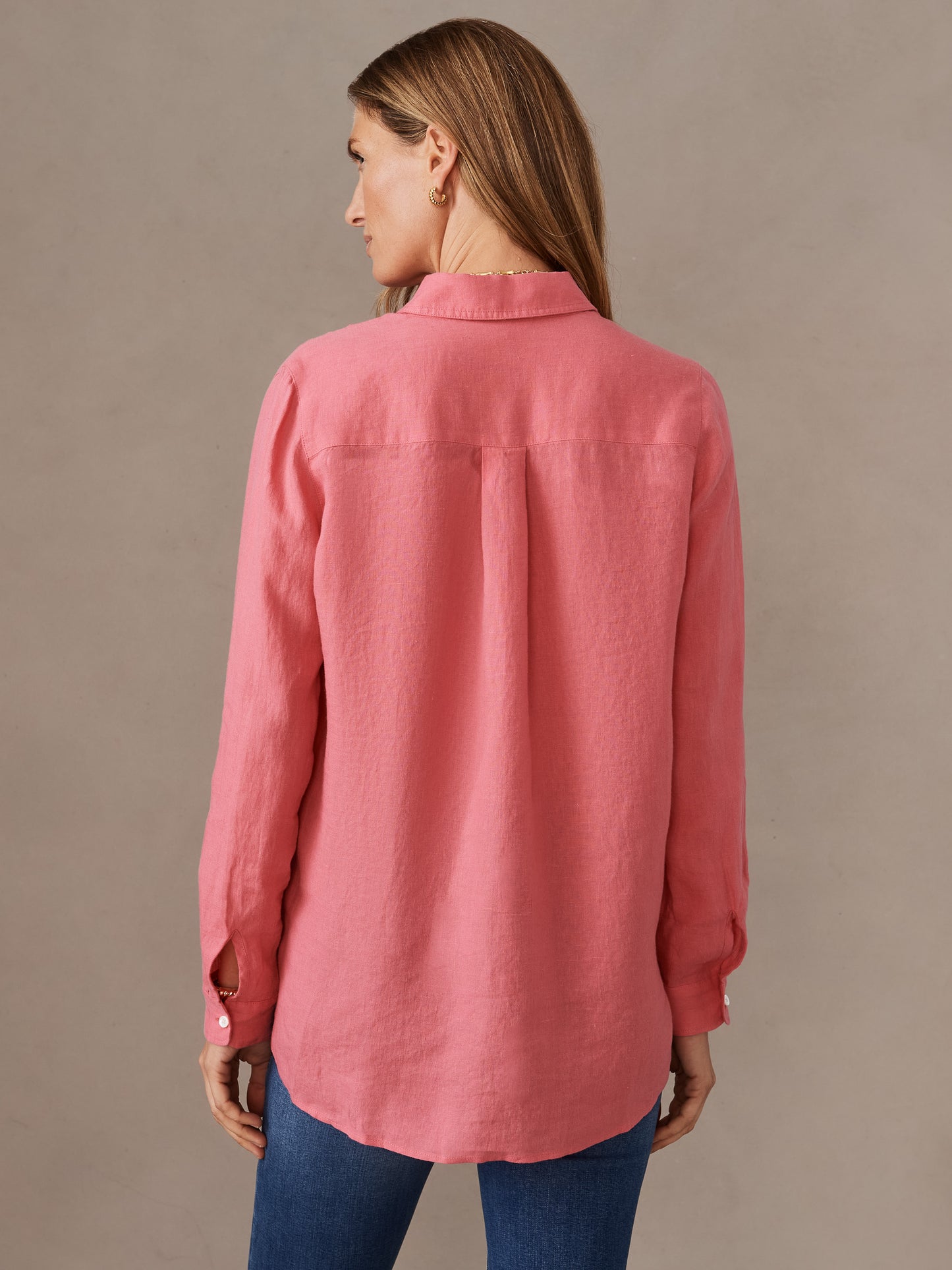 J.mcLaughlin Britt shirt in coral rose made with linen.
