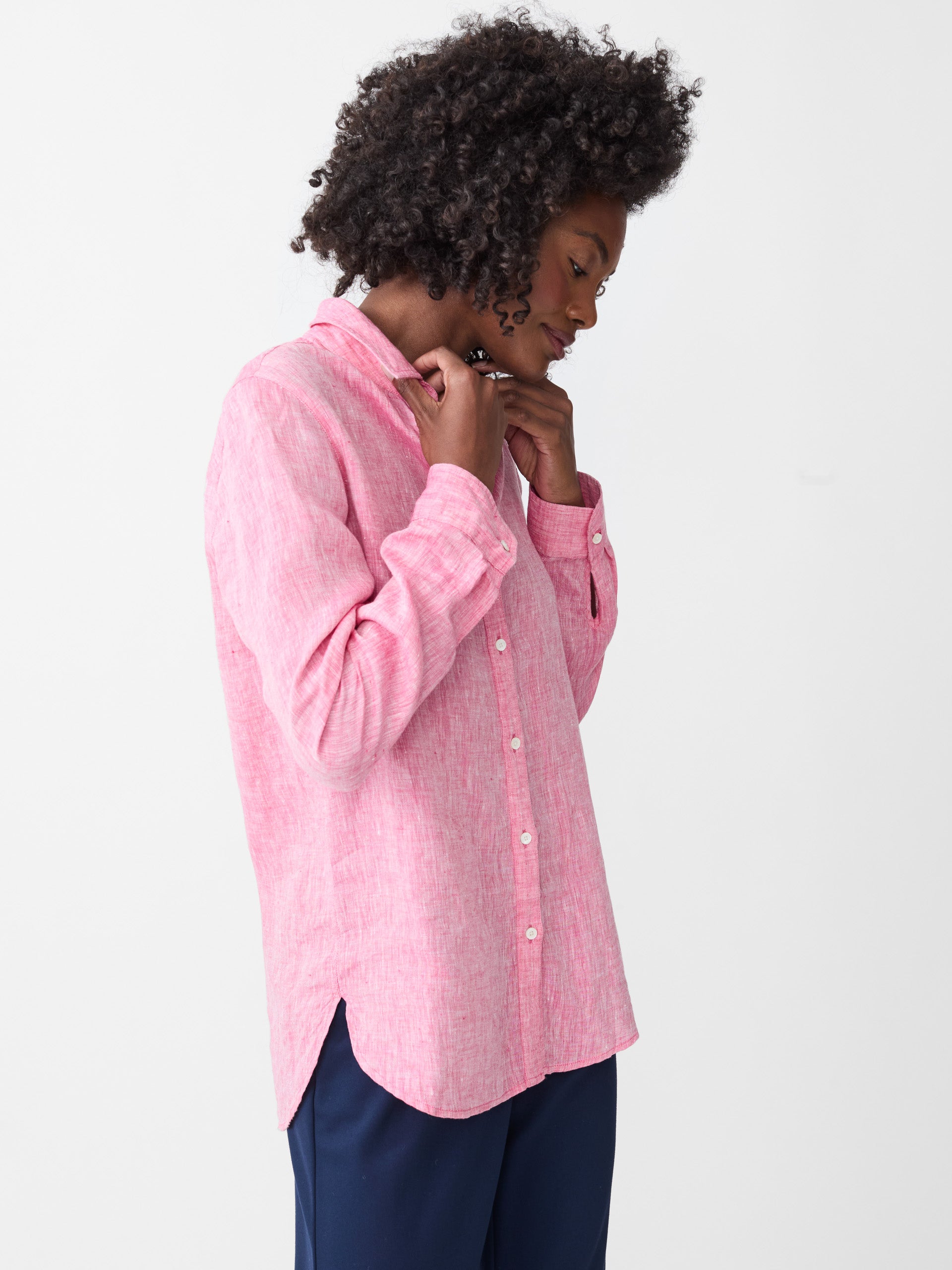 Model wearing J.McLaughlin Britt shirt in Persian pink made with linen.