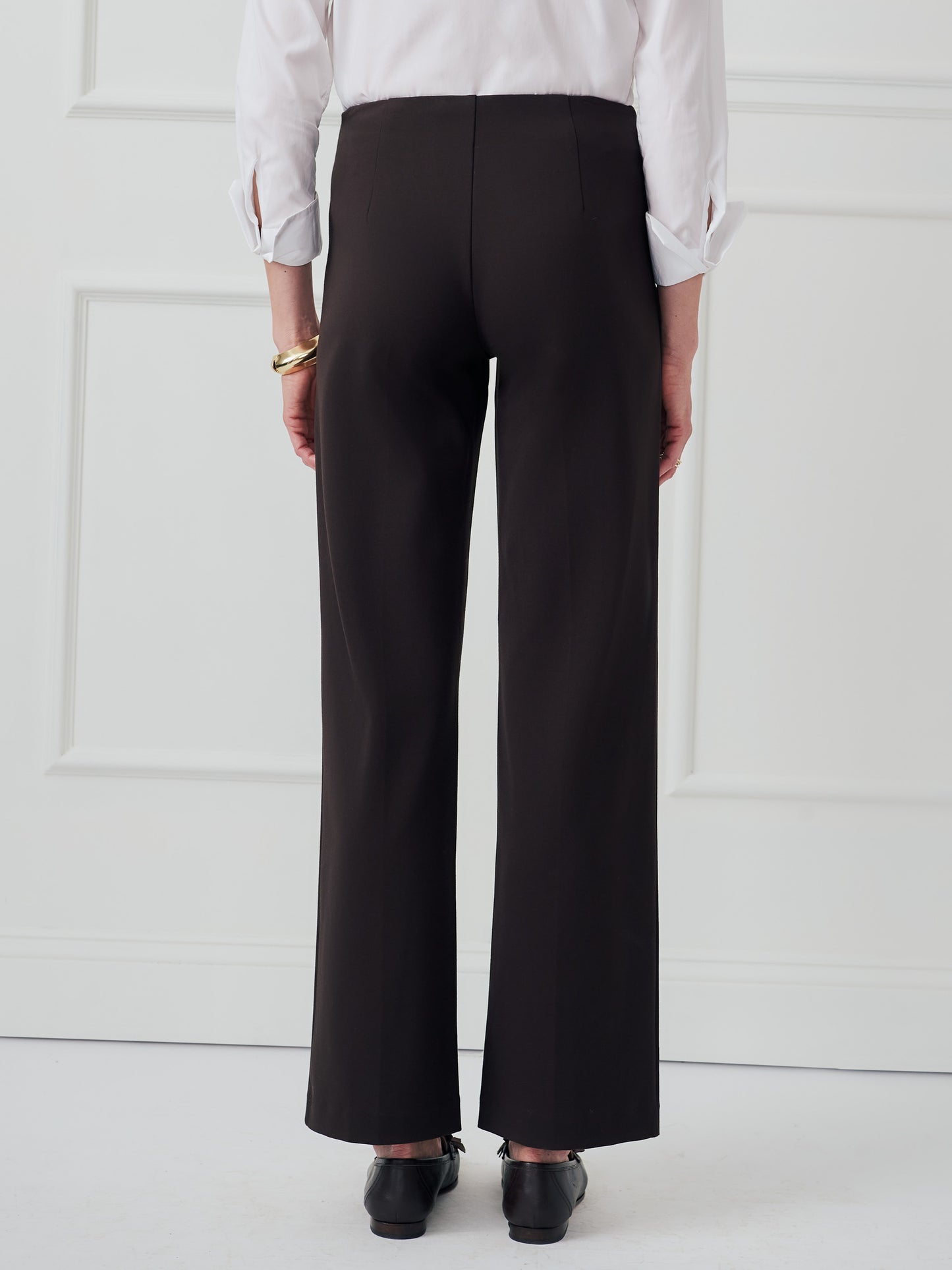 J.McLaughlin Calder pants in dark brown made with bainbridge cloth. 
