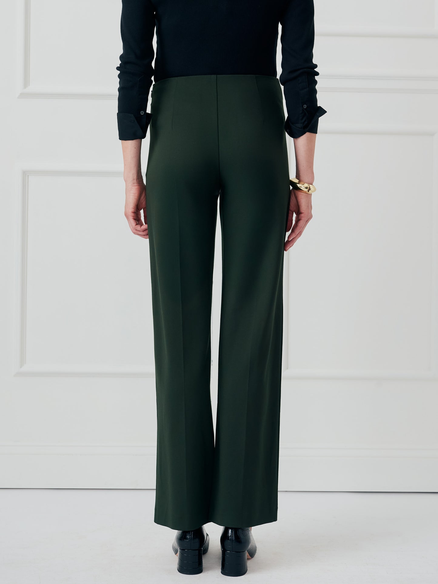 J.McLaughlin Calder pants in dark olive made with bainbridge cloth. 