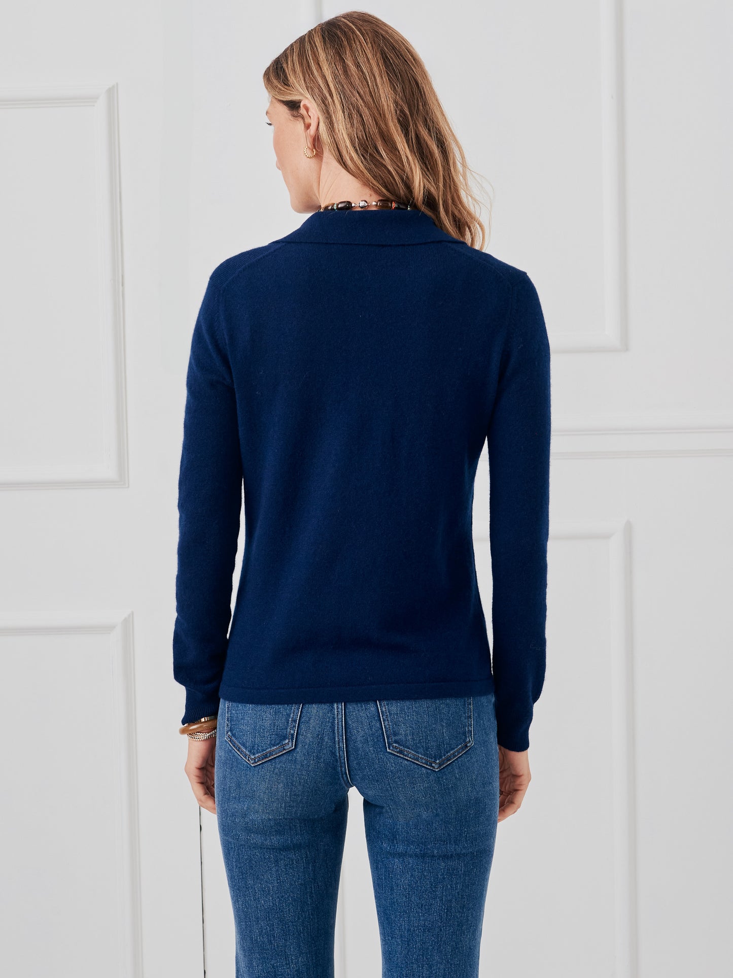 J.McLaughlin Cam sweater in navy made with cashmere.