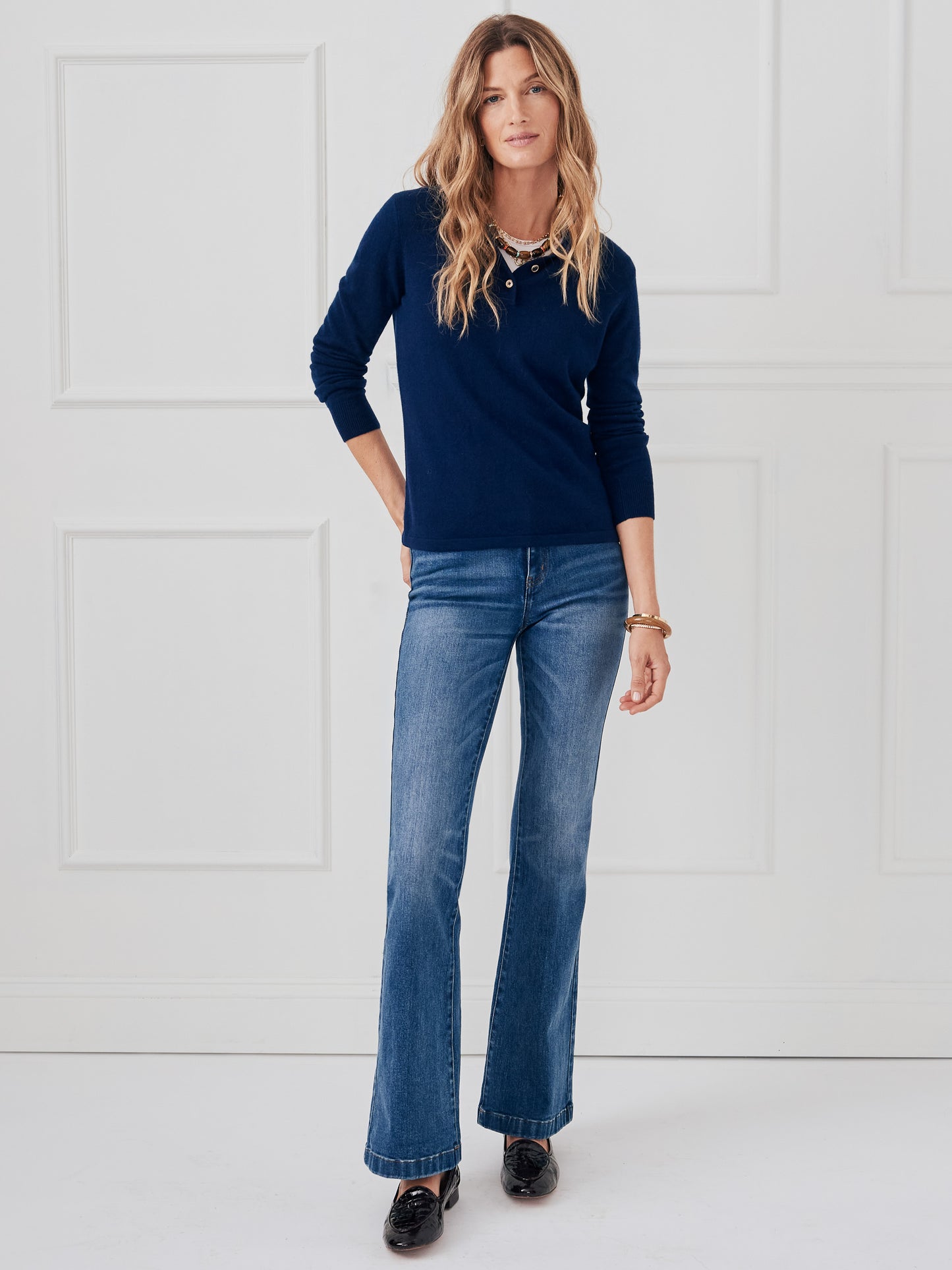 J.McLaughlin Cam sweater in navy made with cashmere.