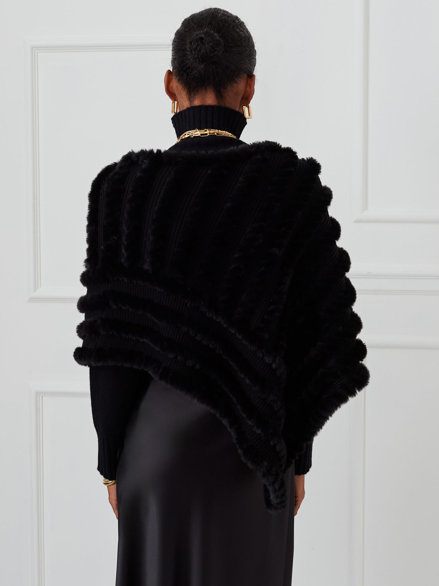 J.McLaughlin Charlie poncho in black made with faux fur. 