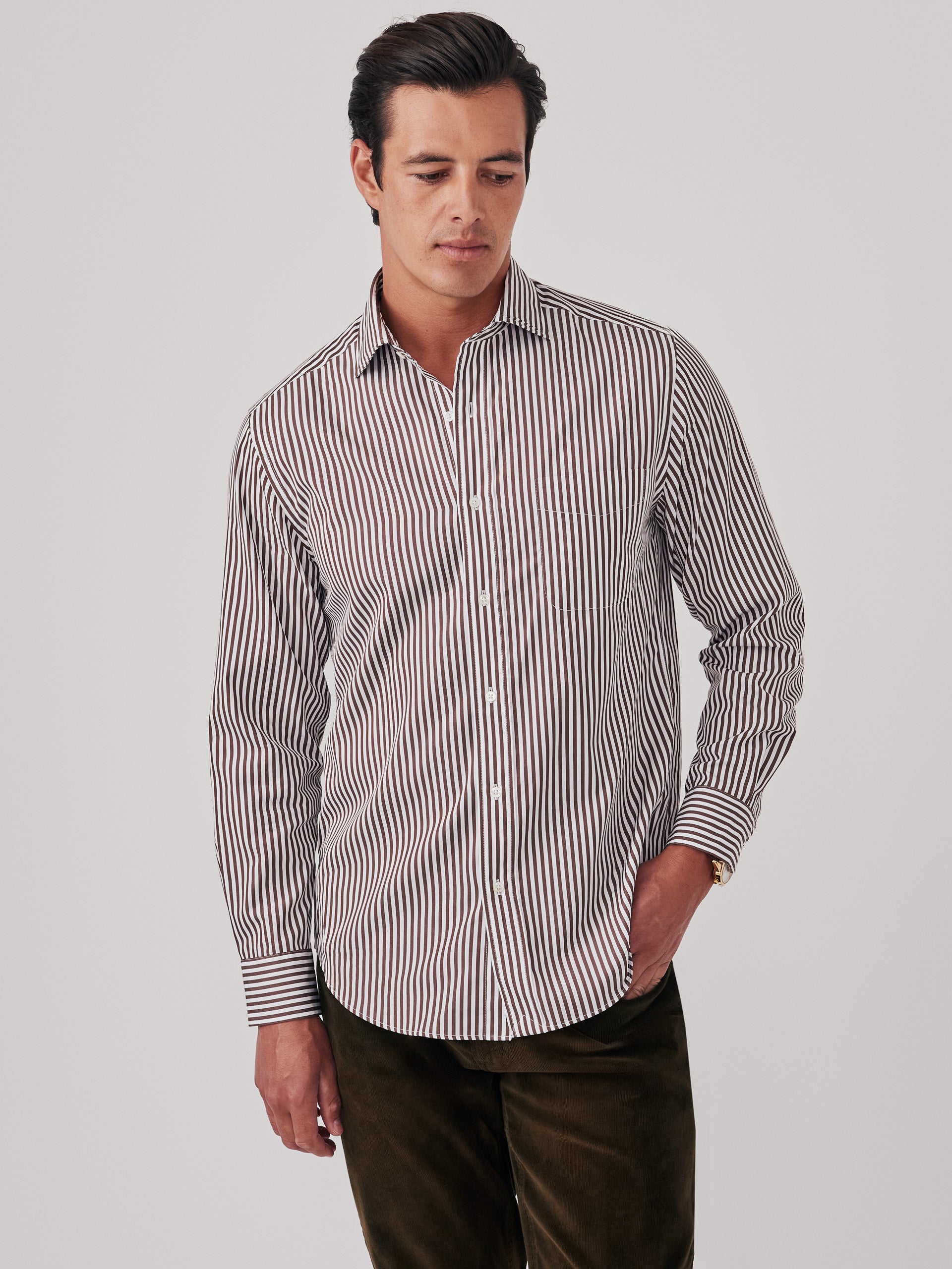 J.McLaughlin Club shirt in brown/white made with cotton. 