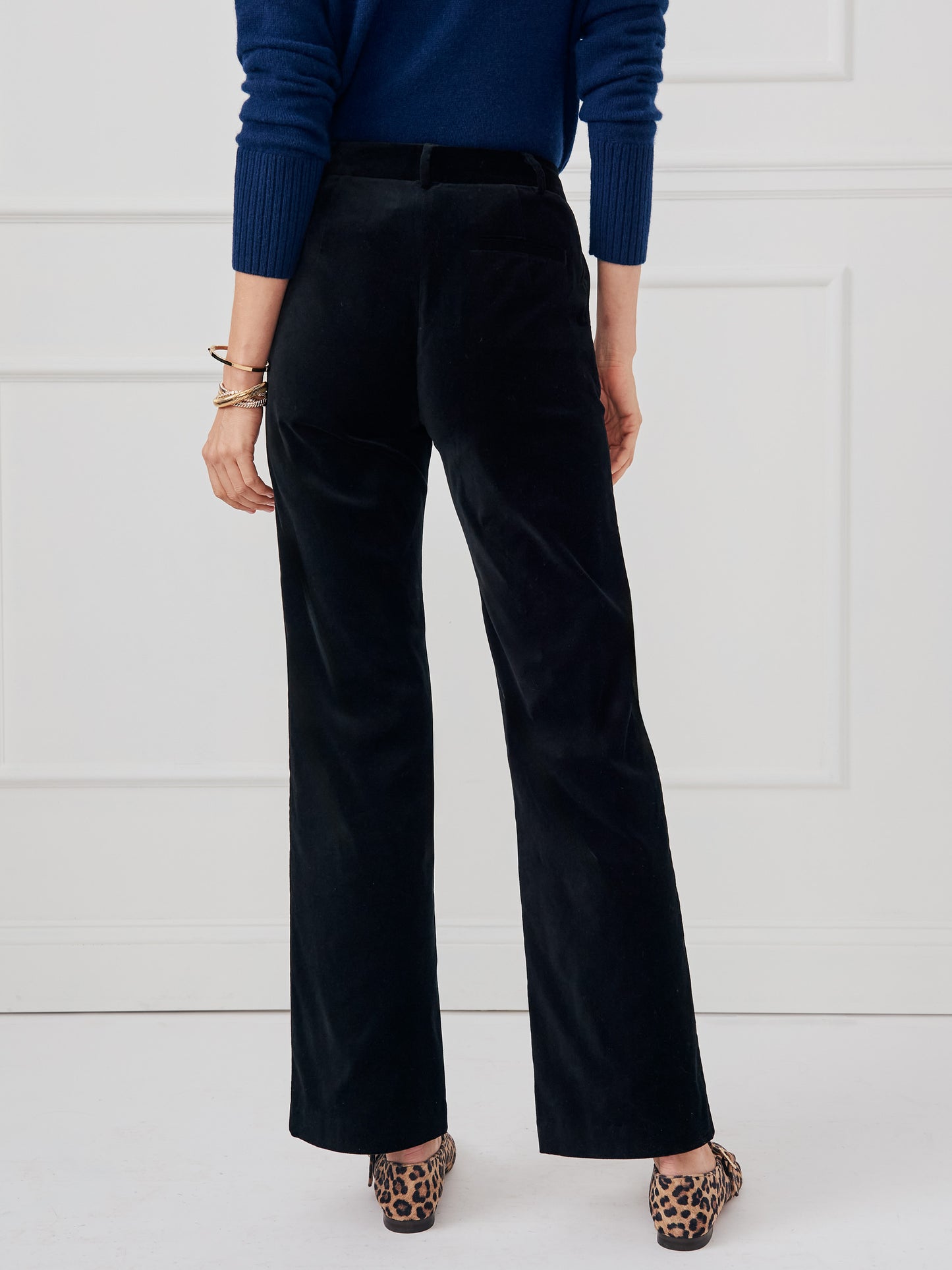 J.McLaughlin Colin pants in black made with cotton/spandex. 