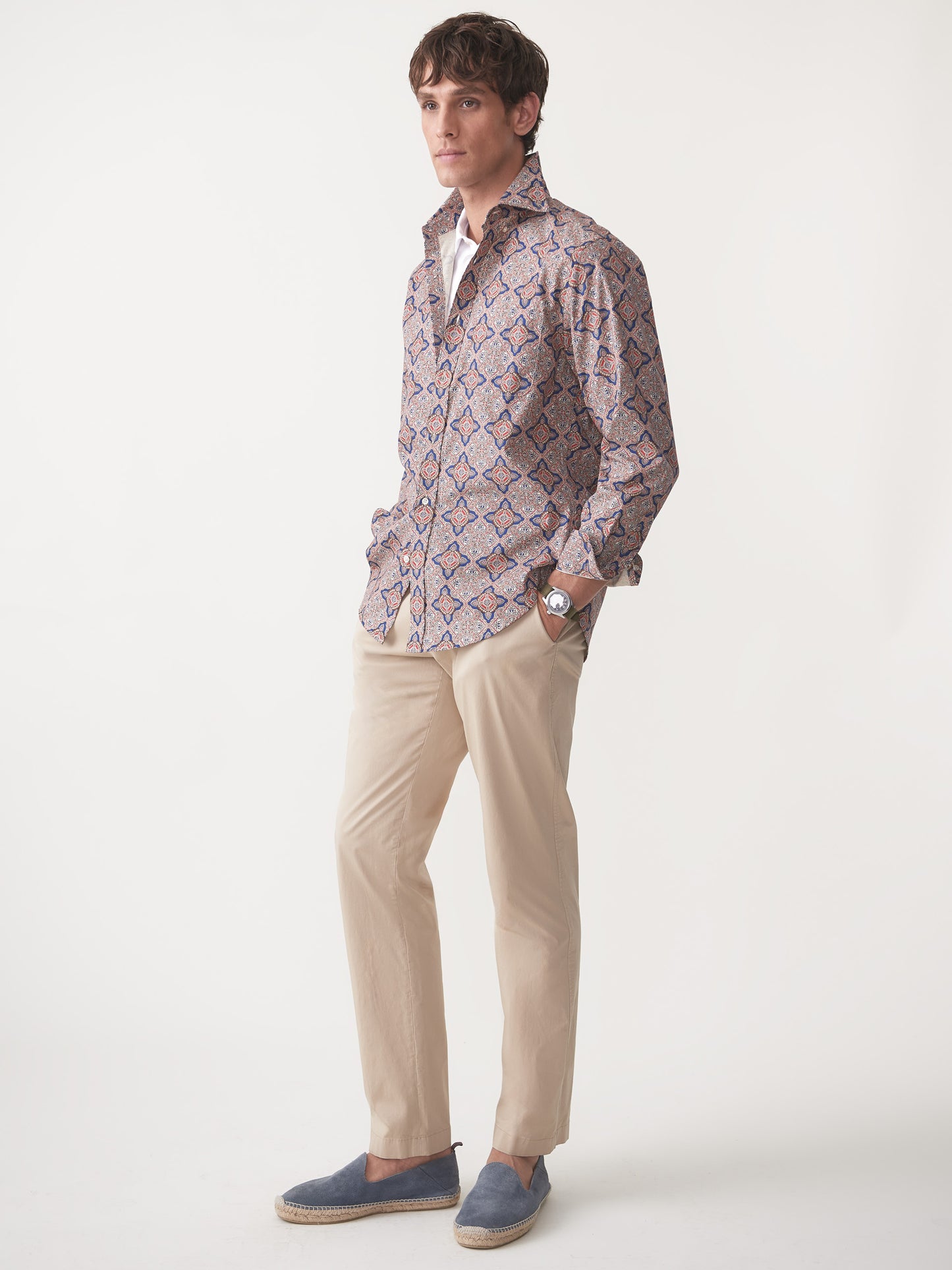 Model wearing J.McLaughlin Collis classic fit shirt in navy/brown made with cotton.