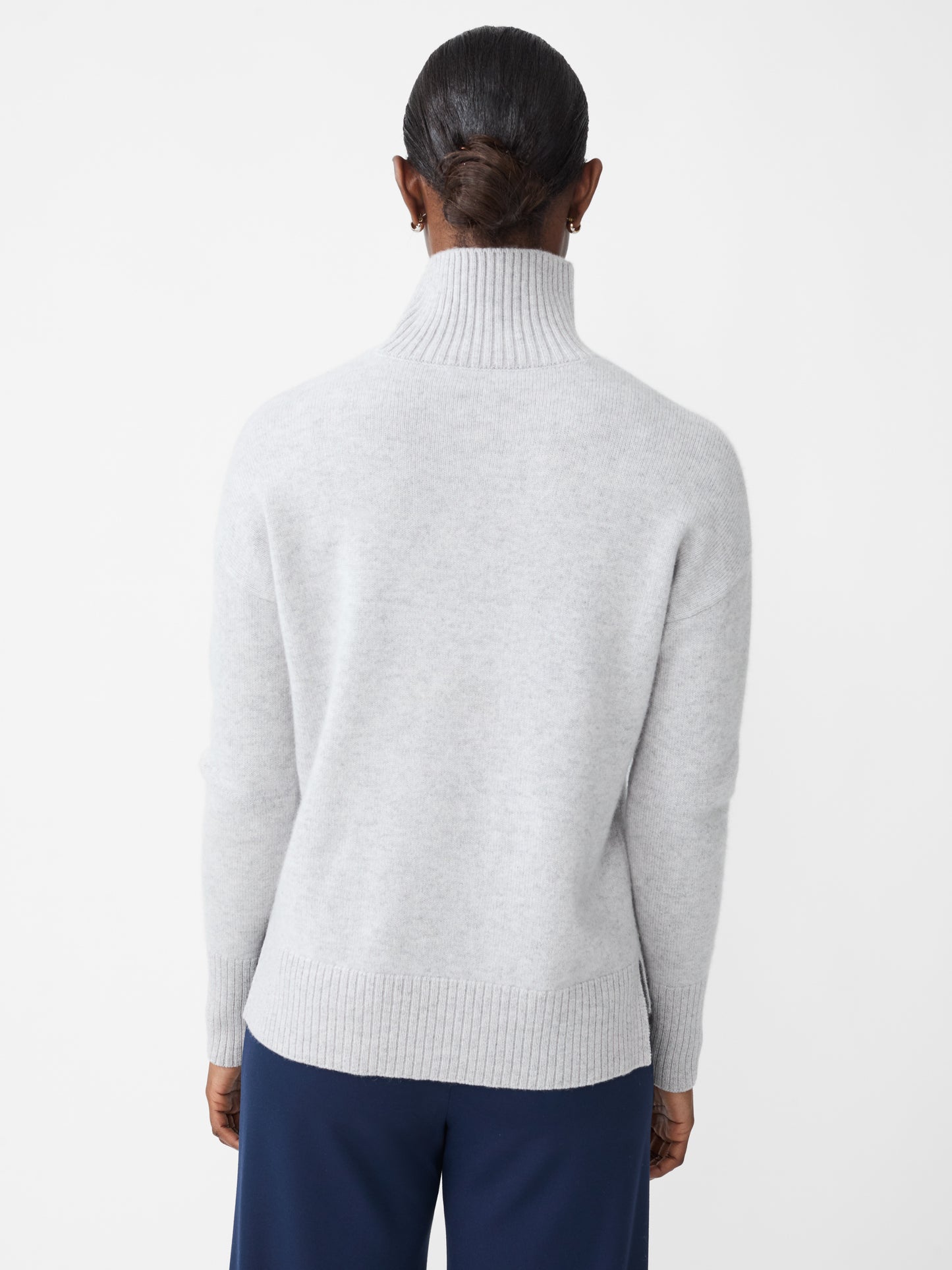 J.McLaughlin Dina turtleneck in light heather gray made with cashmere.