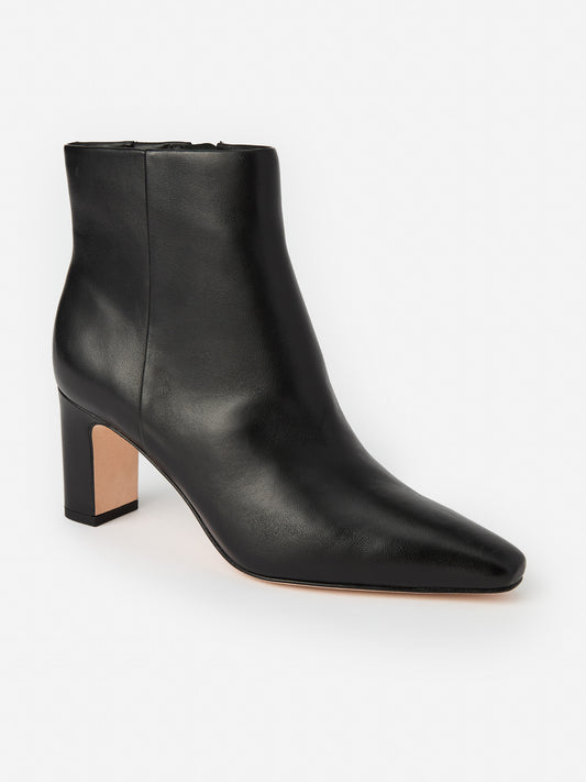 J.McLaughlin Eden boots in black made with leather. 