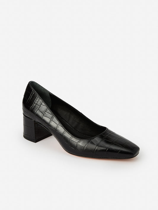 J.McLaughlin Feodora shoes in black made with leather. 
