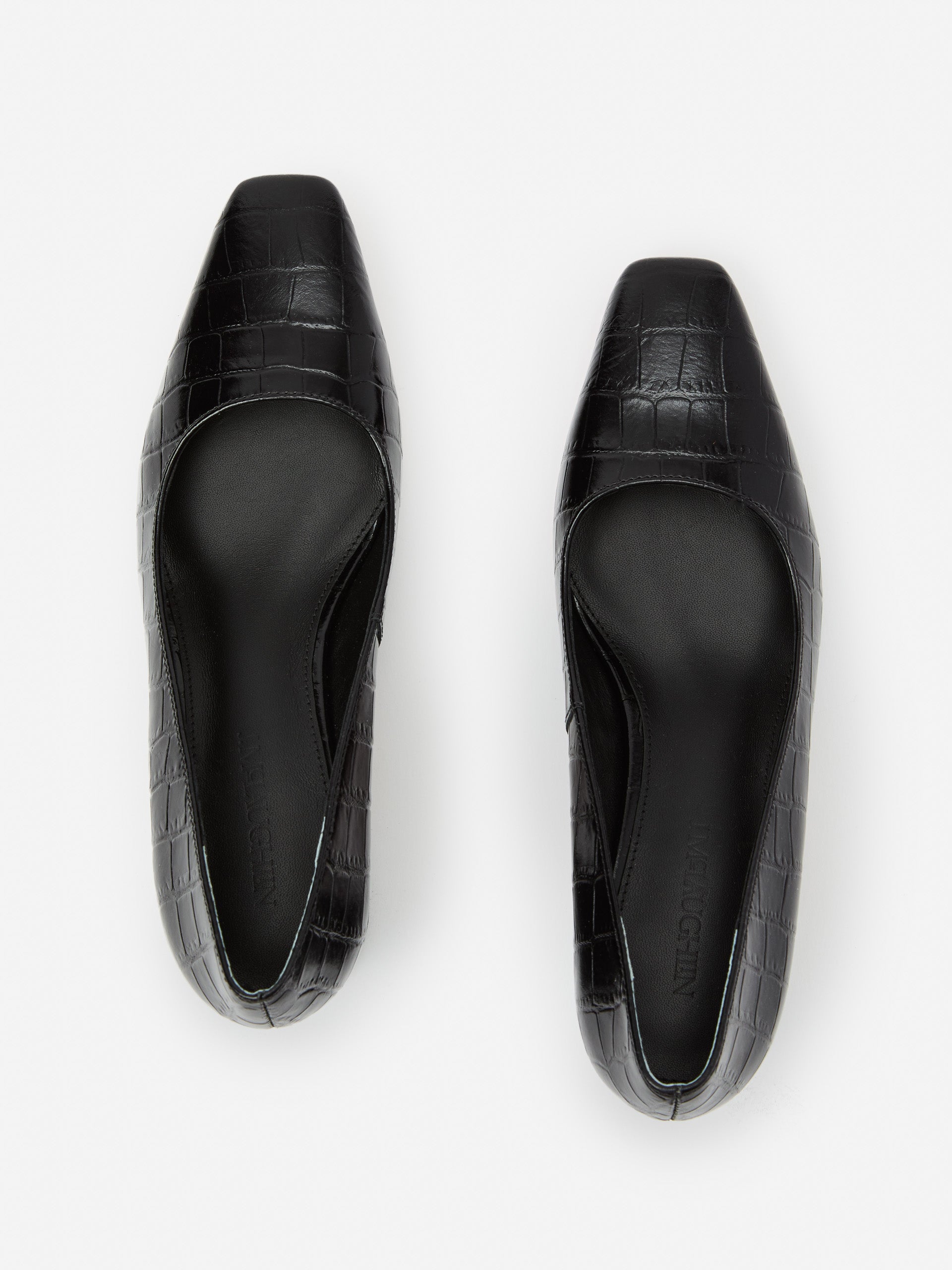 J.McLaughlin Feodora shoes in black made with leather. 