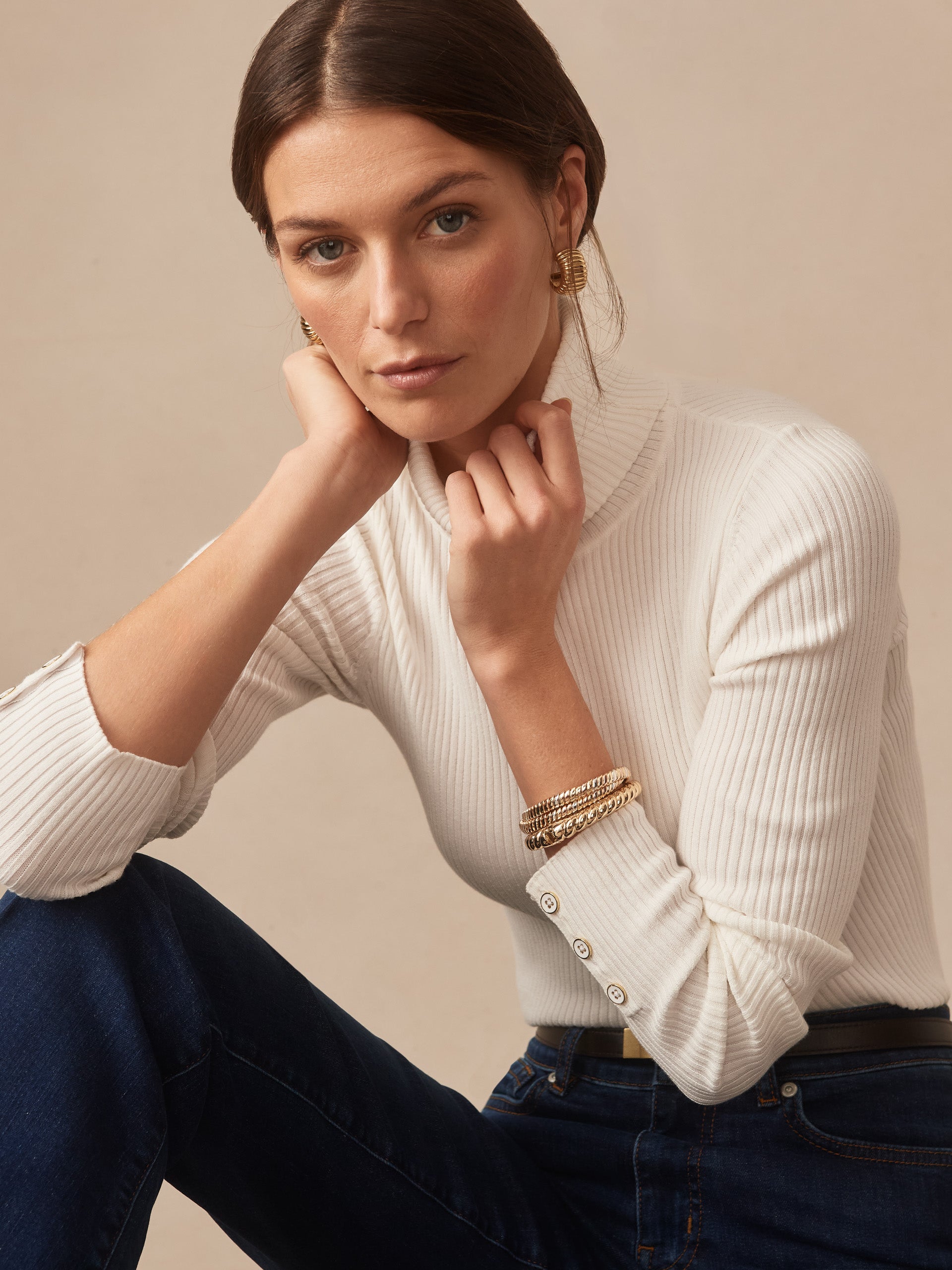 J.McLaughlin Fine arlette in white made with cotton.