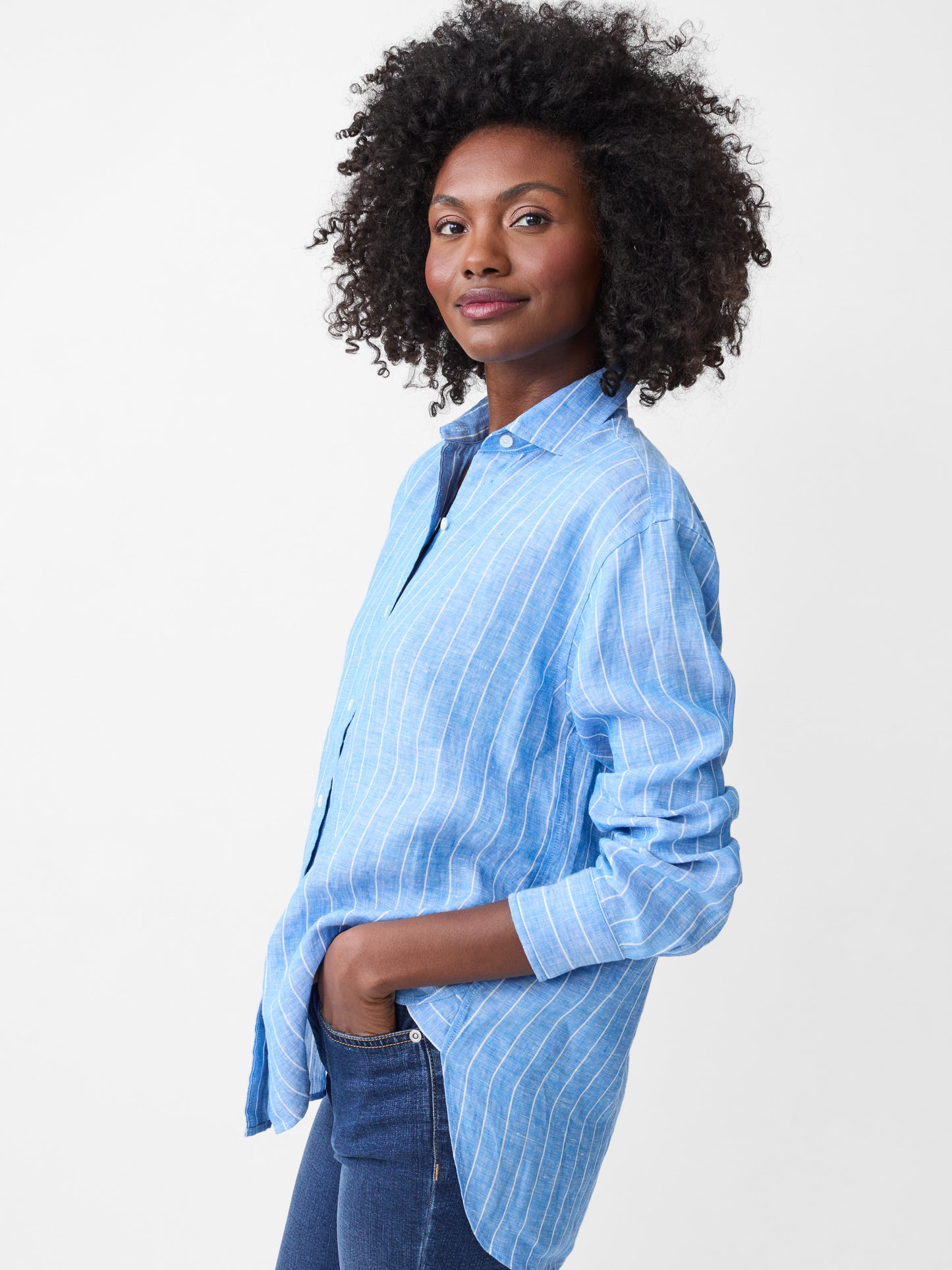 J.McLaughlin Finn shirt in blue/white made with linen.