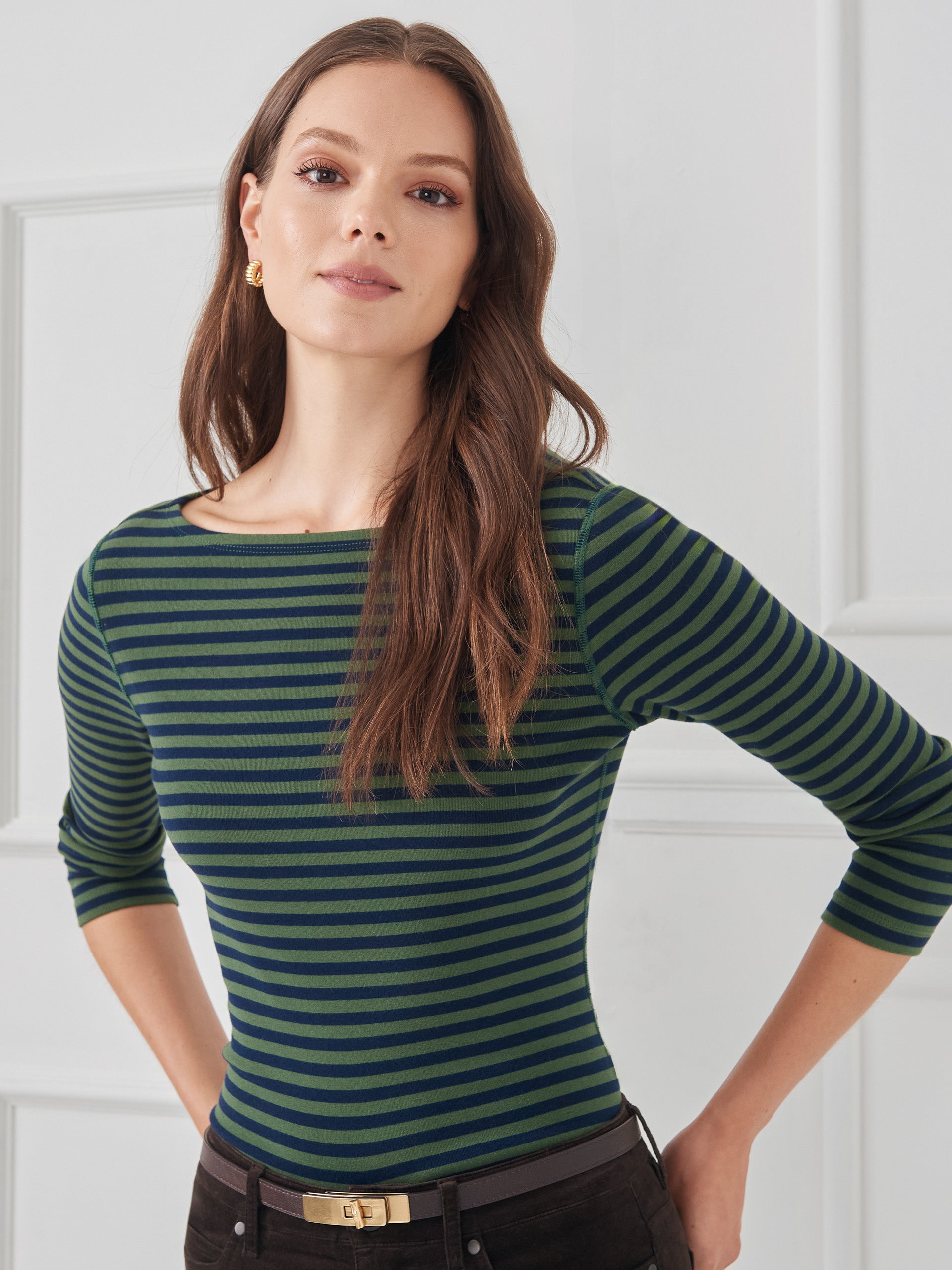 J.McLaughlin Goldie tee in navy/olive made with cotton modal.
