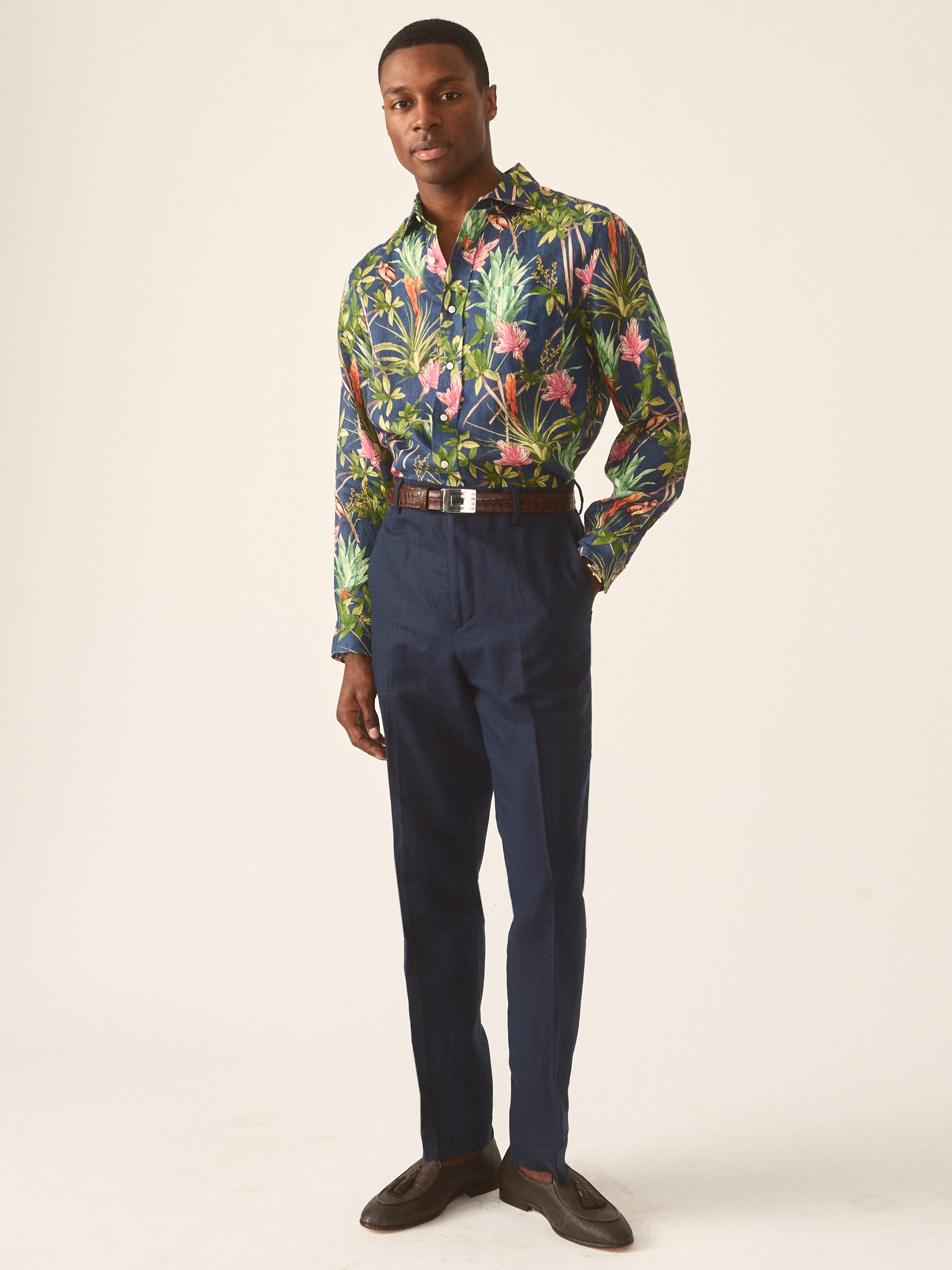 J.McLaughlin Gramercy shirt in Navy/Multi made with Linen. 