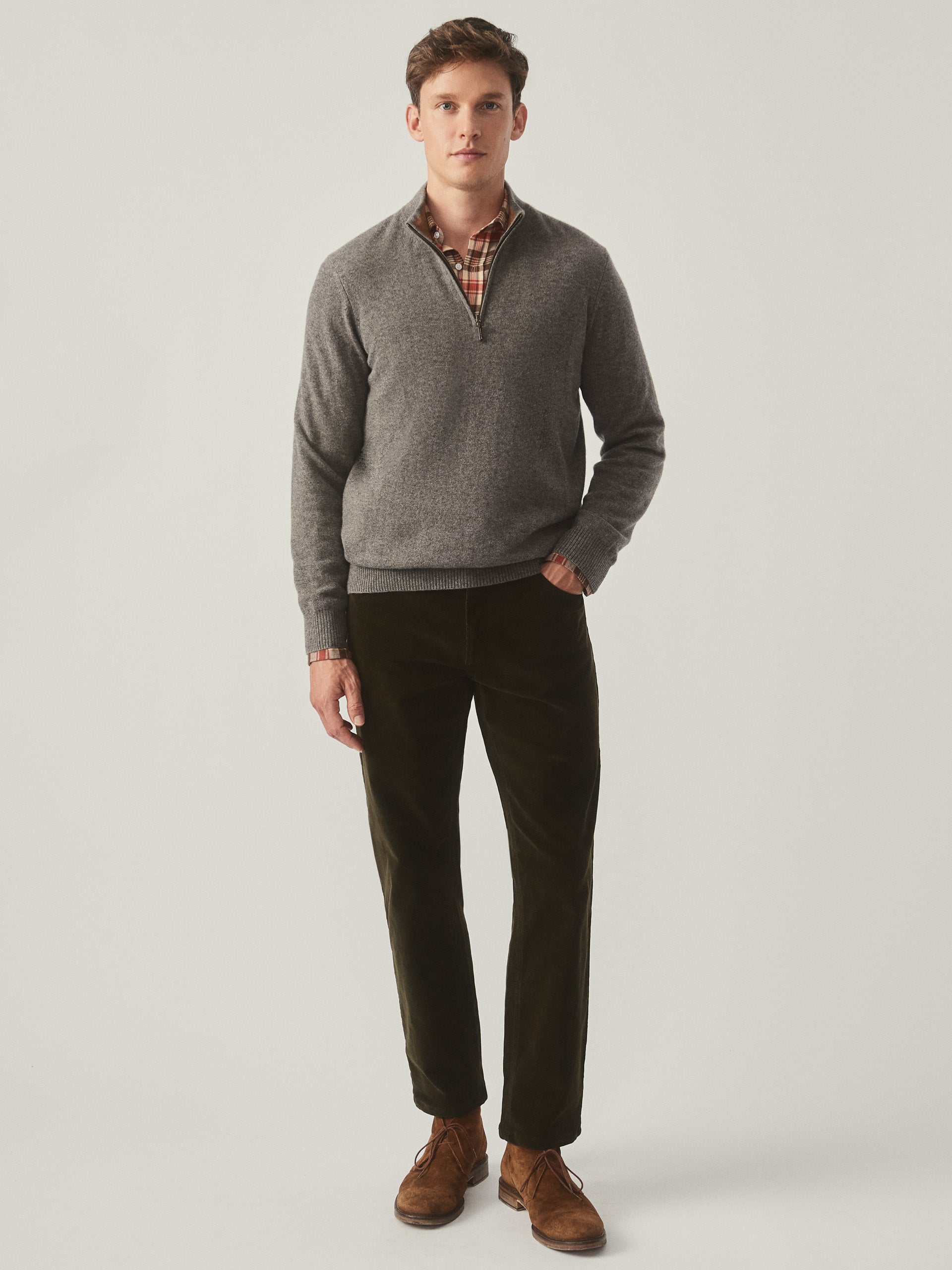 Model wearing J.McLaughlin Henry sweater in pewter made with cashmere.